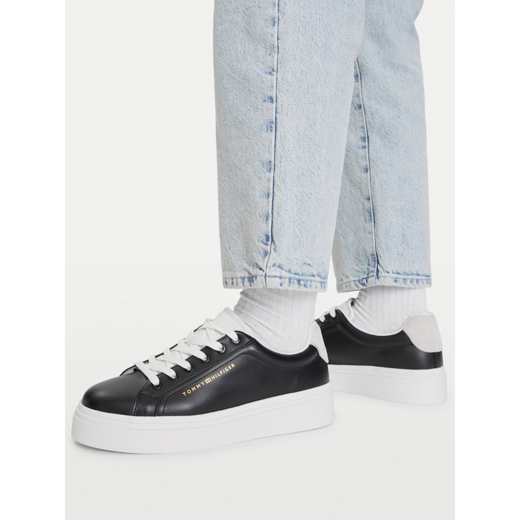 Sneakersy Tommy Hilfiger Th Feminine Platform Monogram FW0FW09594 Čierna