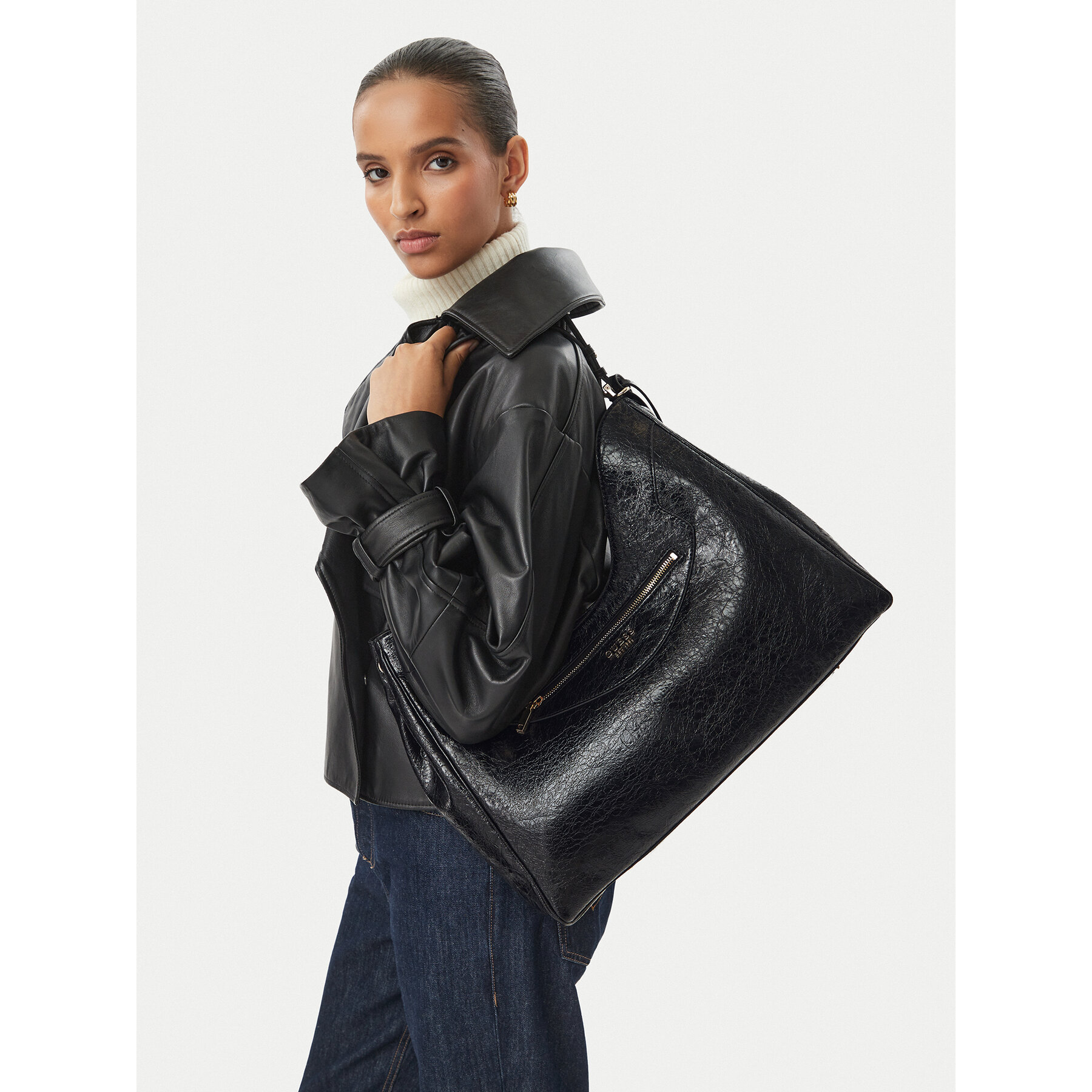 Дамска чанта Guess Antonia HWTG21 83020 Черен