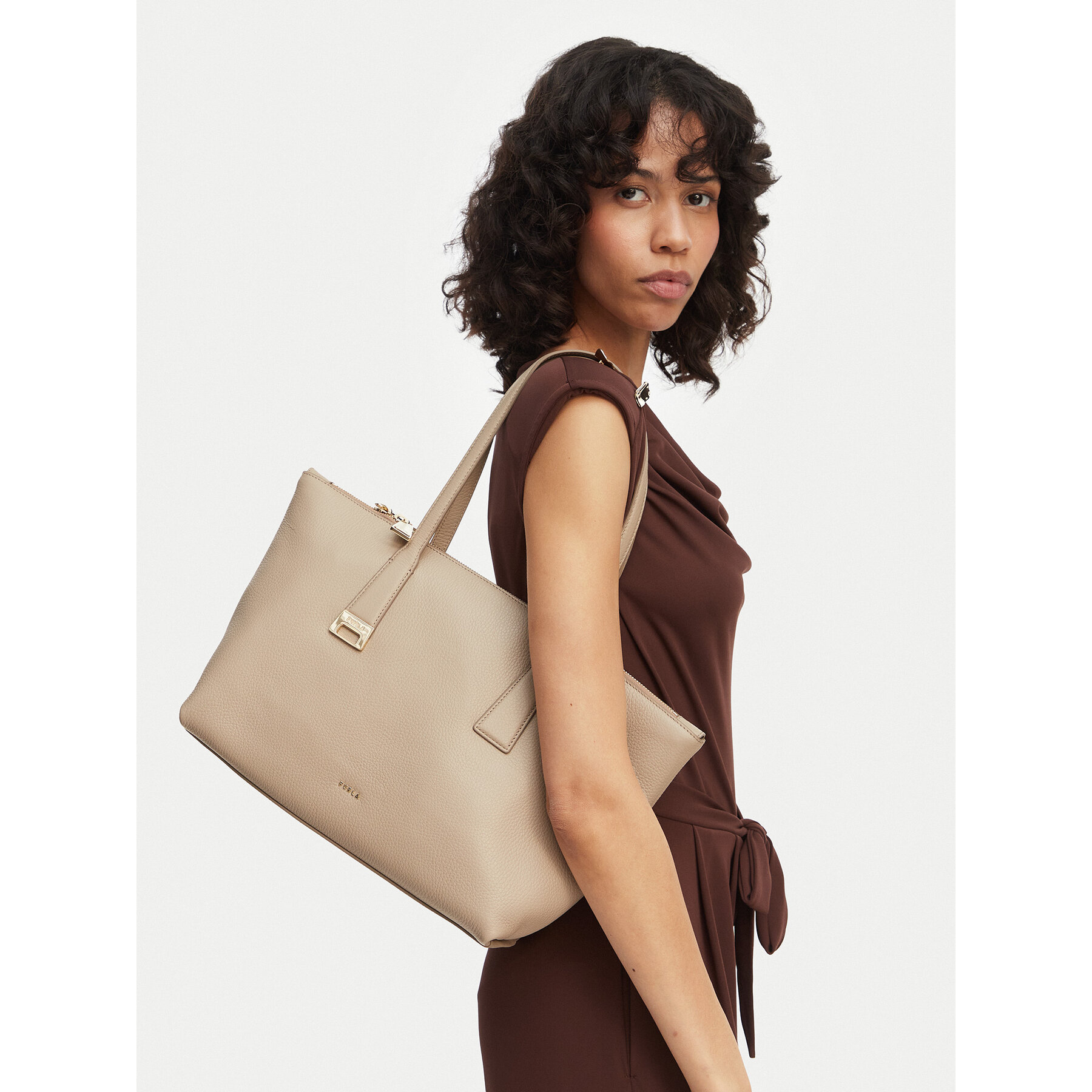Torbica Furla Olivia M Tote WB01977 HSF000 CN 4488S Bež