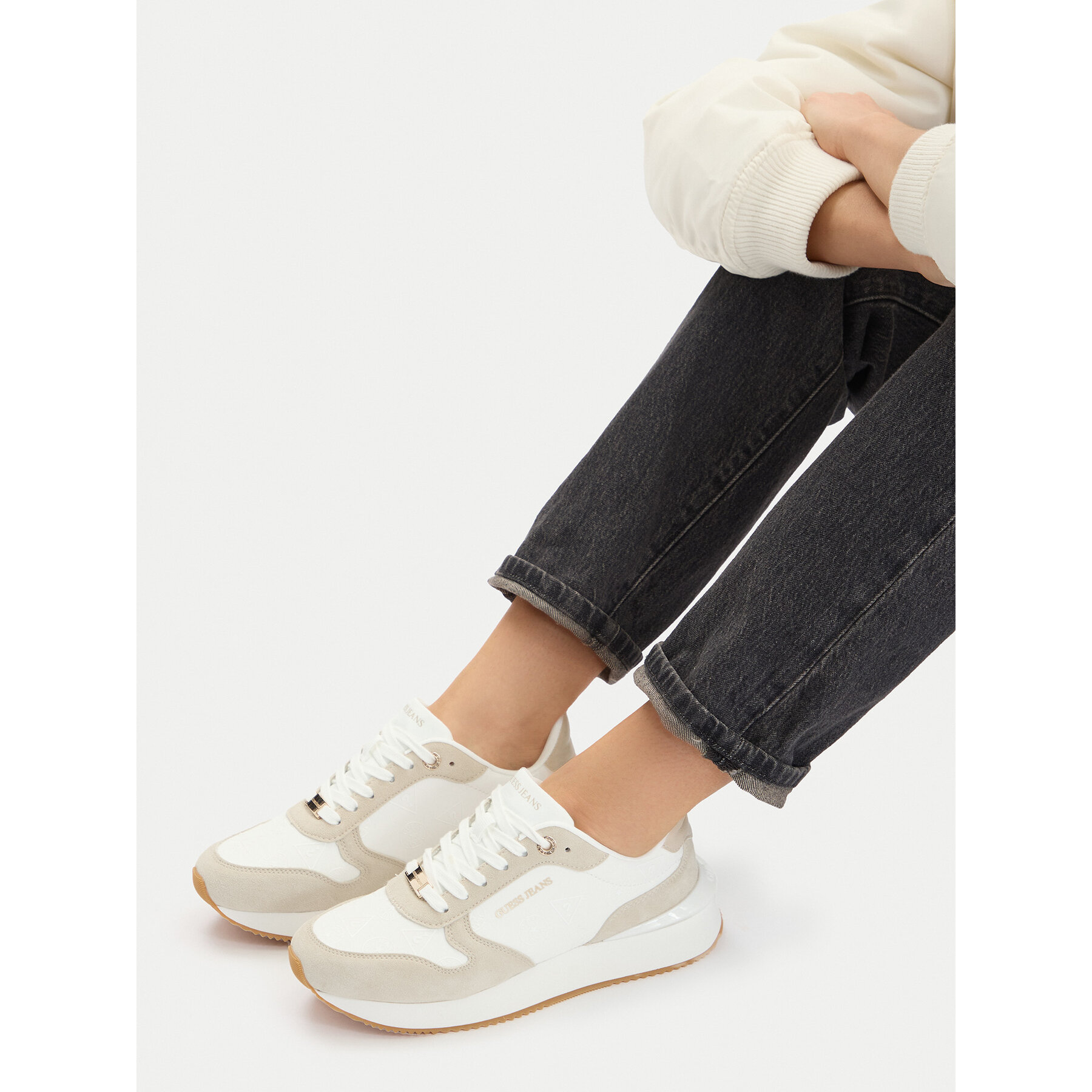 Sneakersy Guess Jeans CWBEO-K250087 Biela