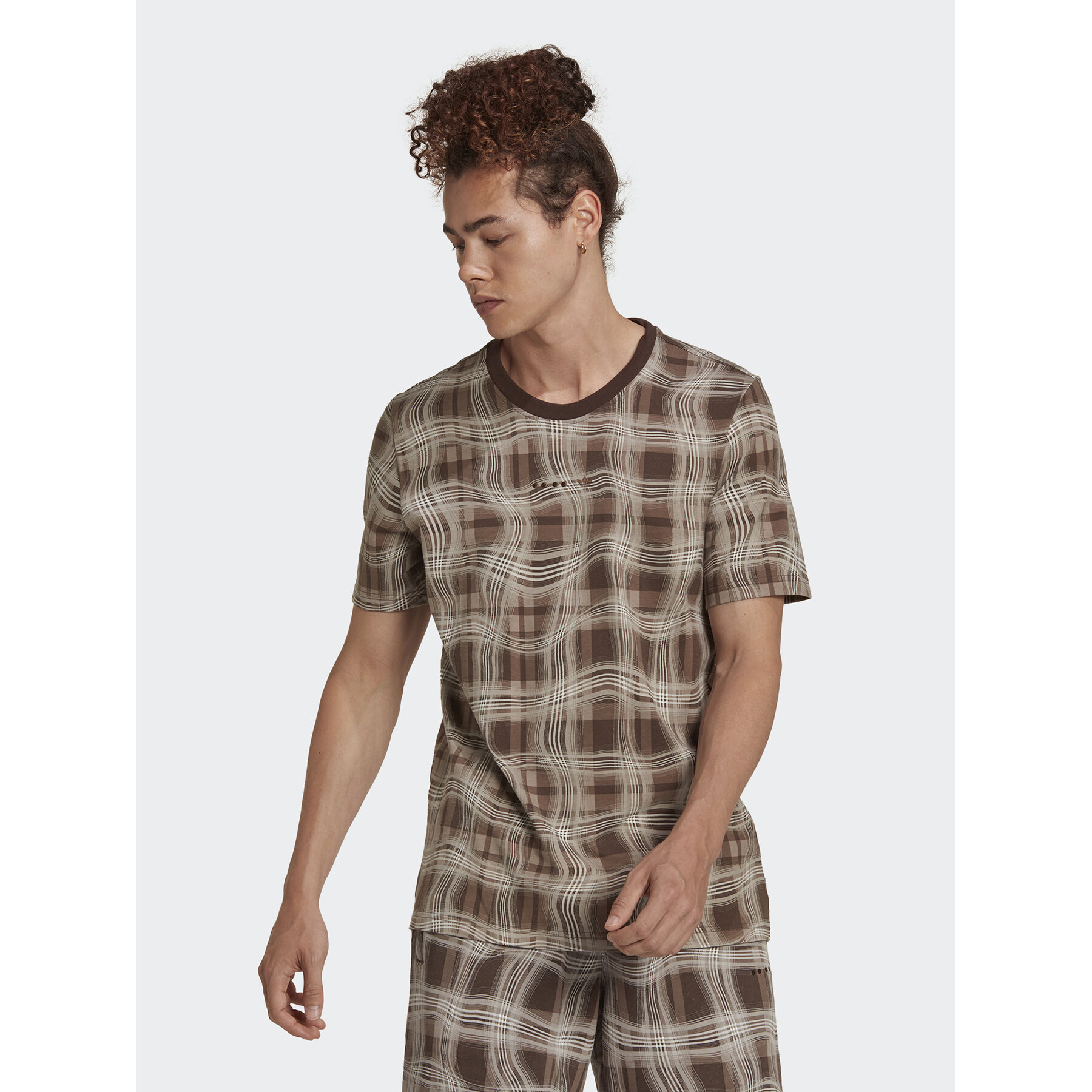 adidas T-shirt Reveal Allover Print HK2744 Smeđa Regular Fit
