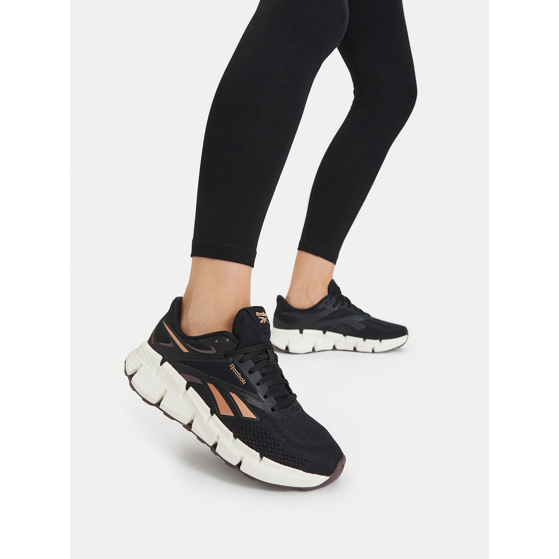 Čevlji za telovadbo Reebok EO-ZIG DYNAMICA 6 100263921 Črna