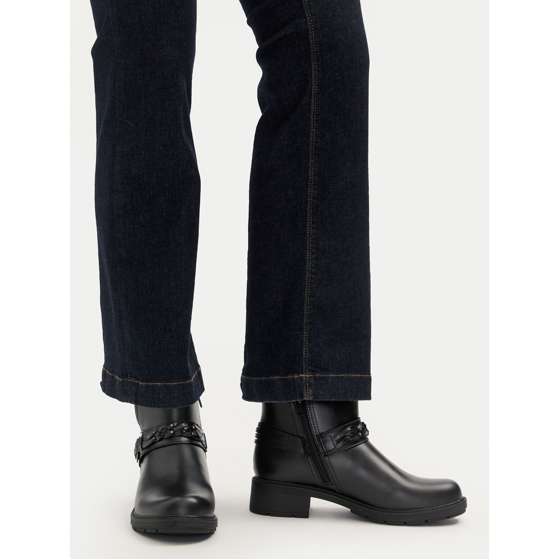 Čizme Clarks Hearth Kaylie 26179613 Crna