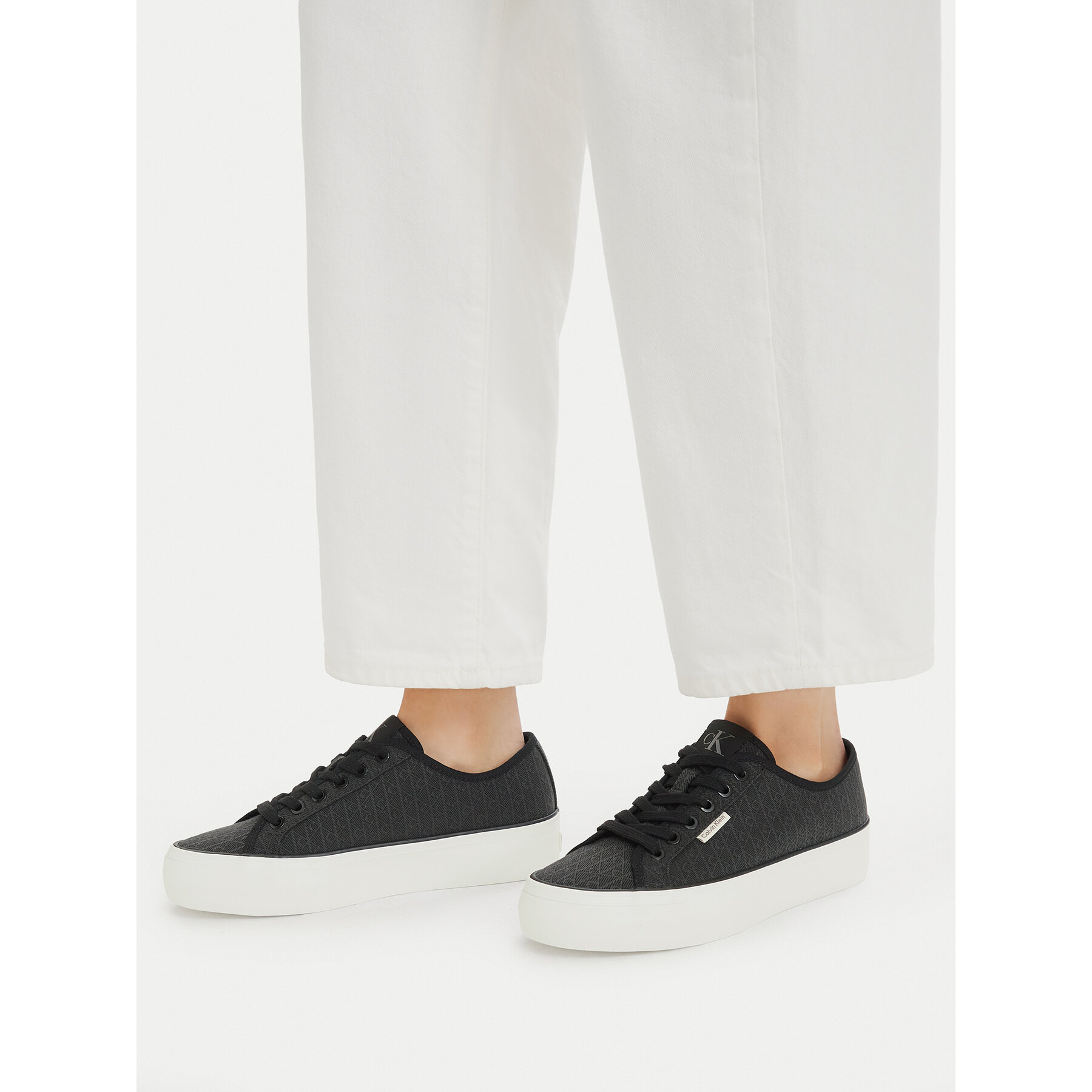 Sneakersy Calvin Klein Vulc Flatf Laceup Jaq Aop HW0HW03265 Čierna