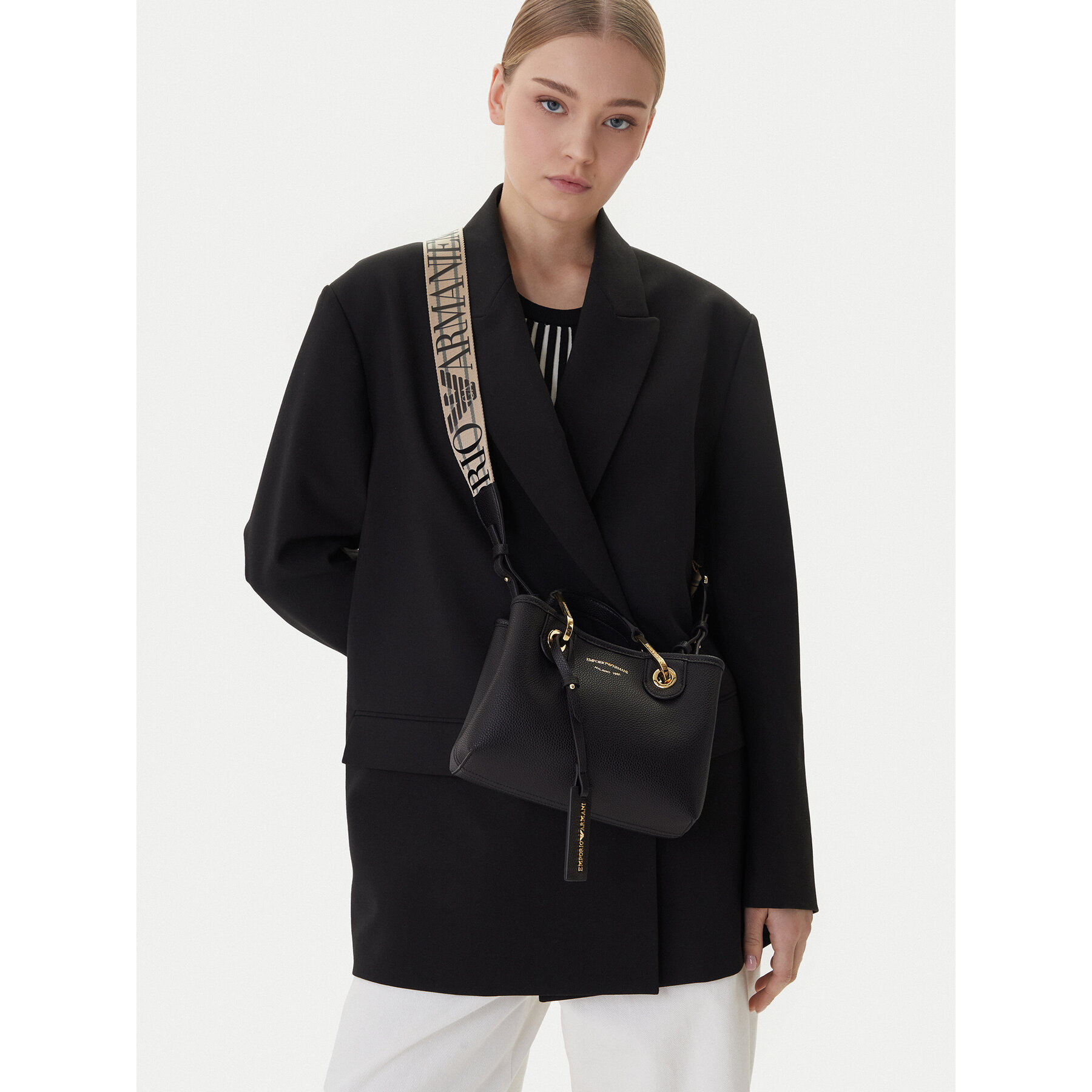 Ročna torba Emporio Armani EW000382 AF12103 MC032 Črna