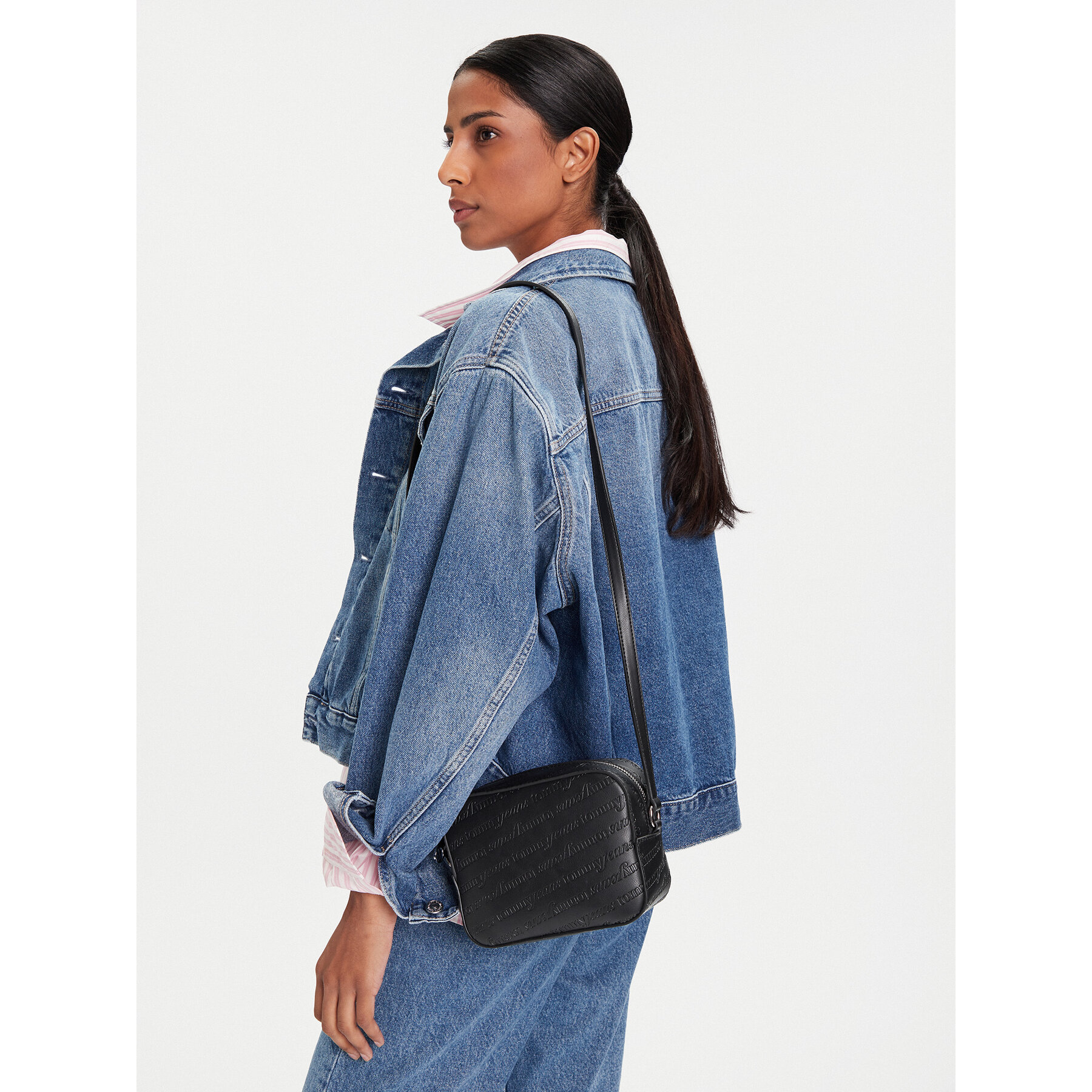 Τσάντα Tommy Jeans Tjw Must Aop Camera Bag AW0AW17865 Μαύρο