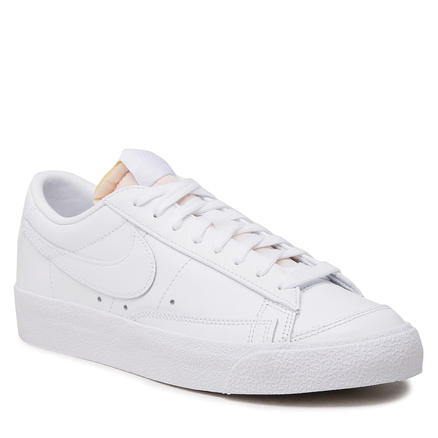 Pantofi Nike Blazer Low `77 DC4769 101 White/White/White/White `77 imagine super redus 2022