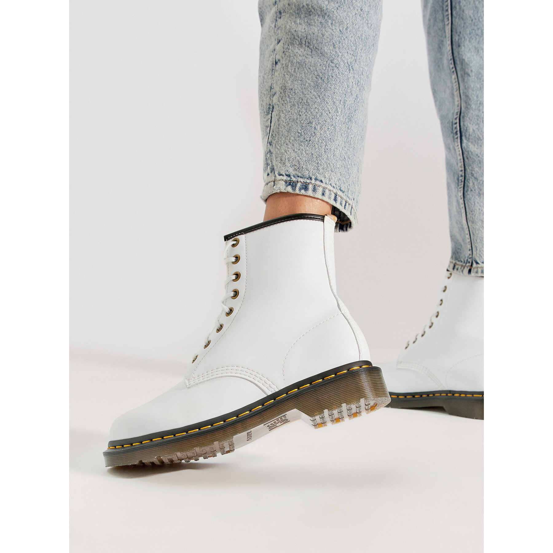 Bocanci Dr. Martens 27213113 Alb