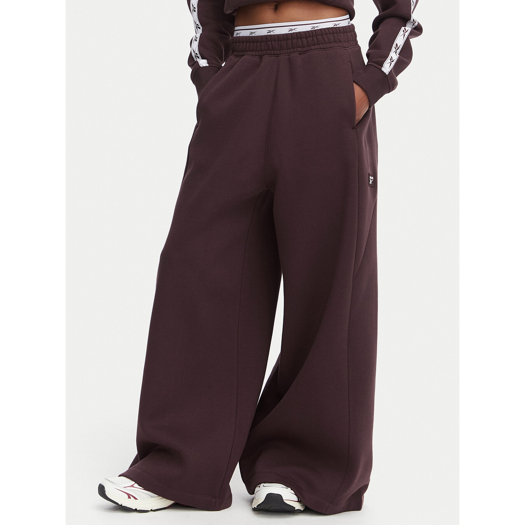 Reebok Παντελόνι φόρμας Aleksandra RK25682CCW Σκούρο καφέ Regular Fit