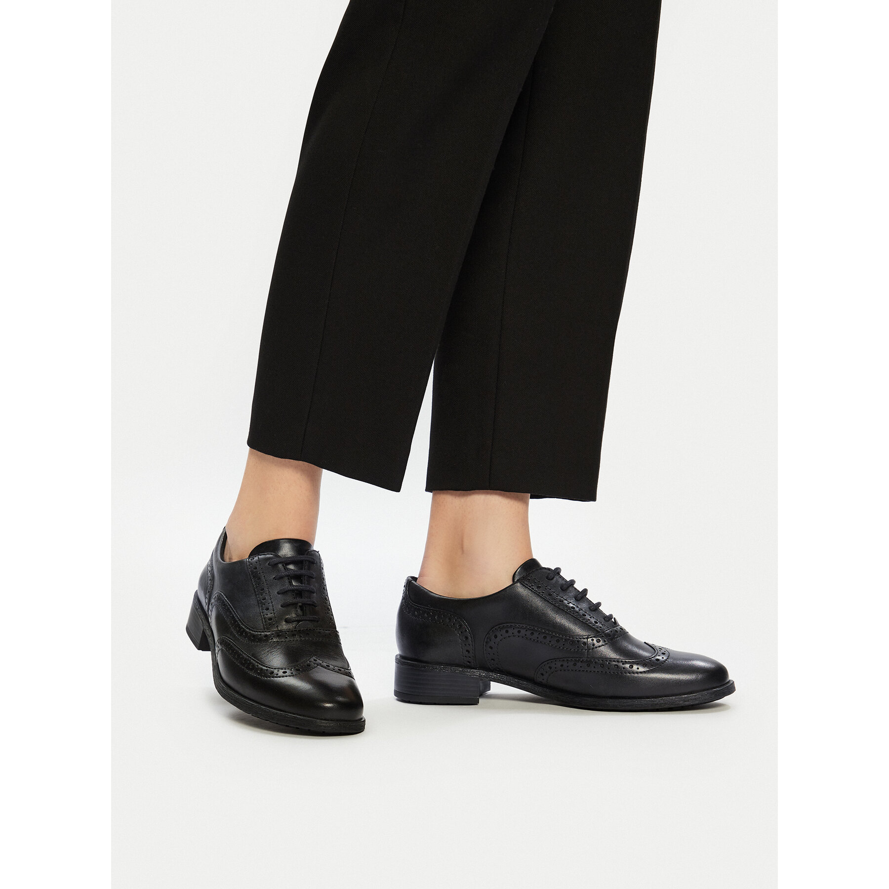 Oxford čevlji Clarks Havisham Oak 26178709 Črna