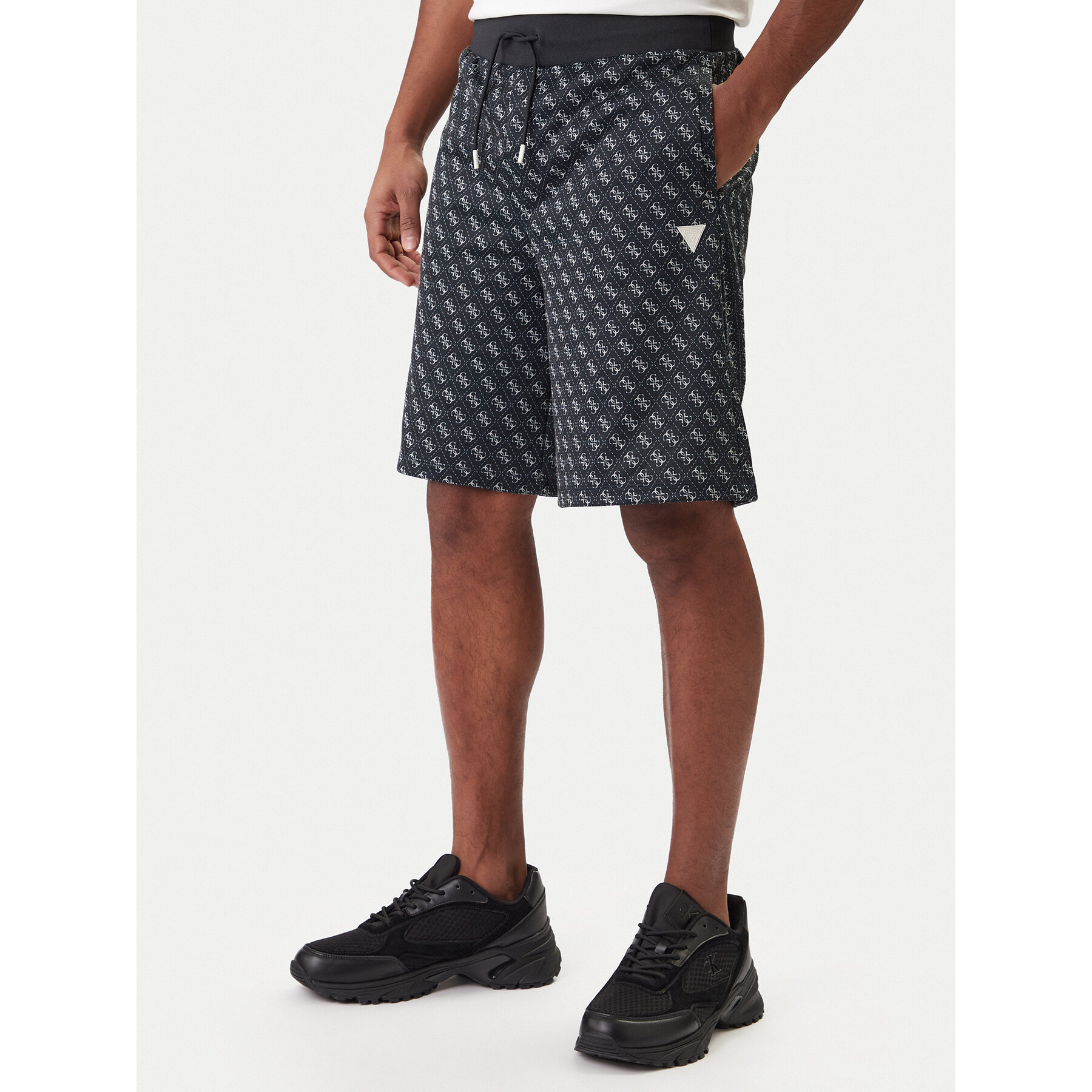Guess Sportshorts Z4YD03 K7122 Schwarz Regular Fit