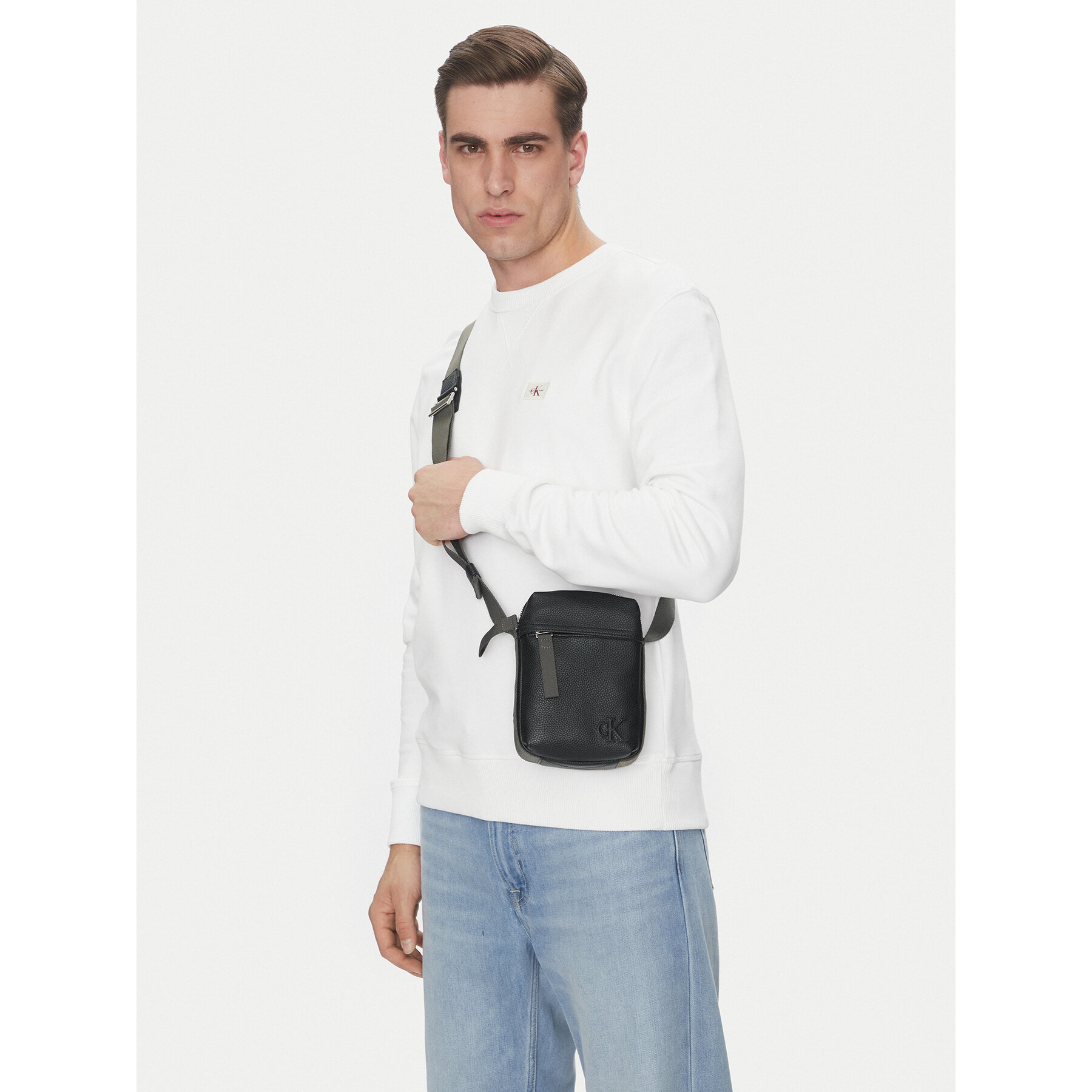 Taška cez rameno Calvin Klein Jeans Cargo Reporter Bag LV04G3080G Čierna