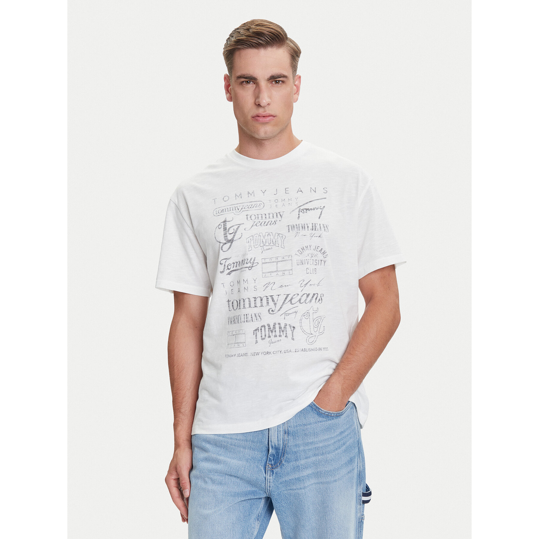 Tommy Jeans T-shirt Archive Logos DM0DM21584 Bijela Relaxed Fit