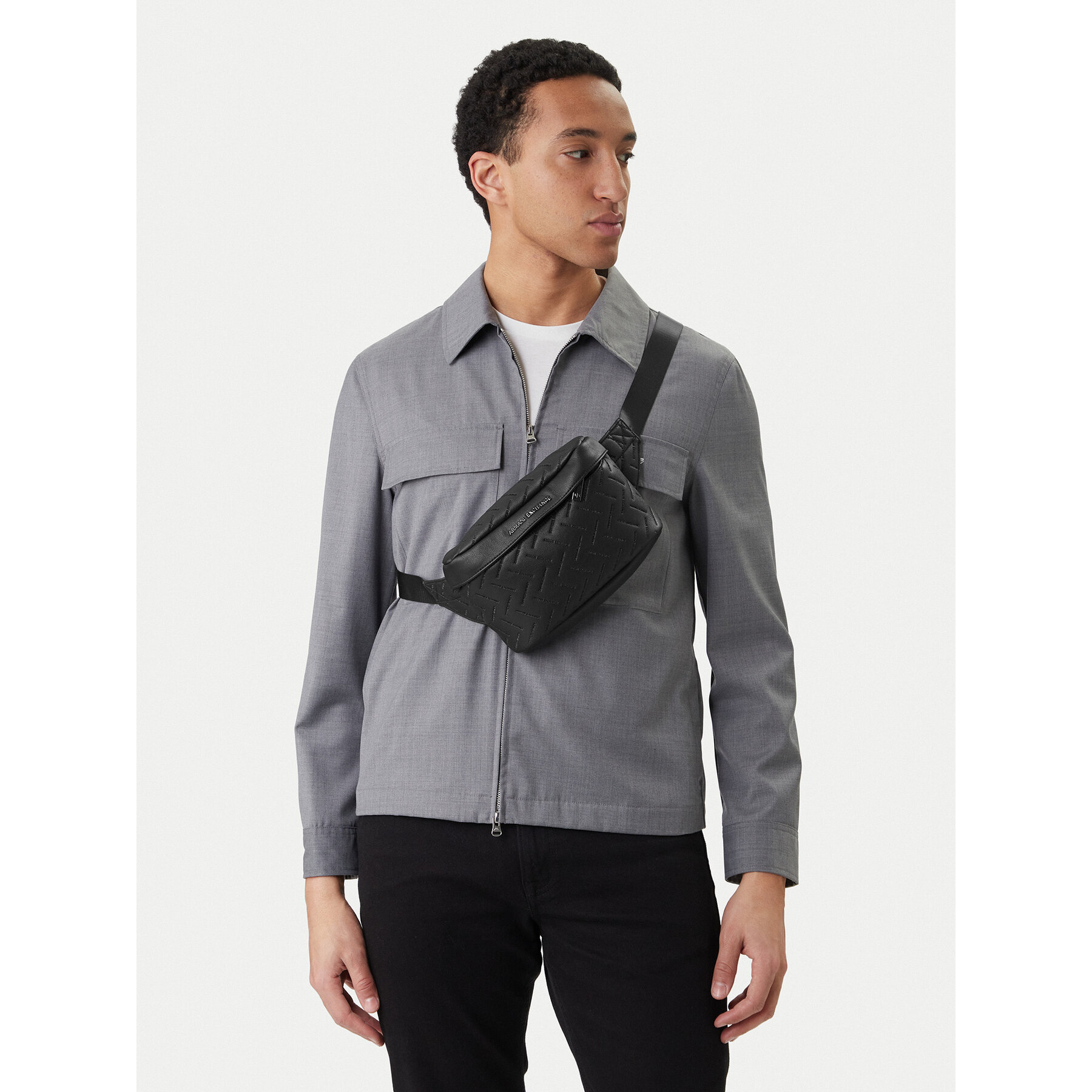 Мъжка чантичка Armani Exchange XM002533 AF22652 UC001 Черен