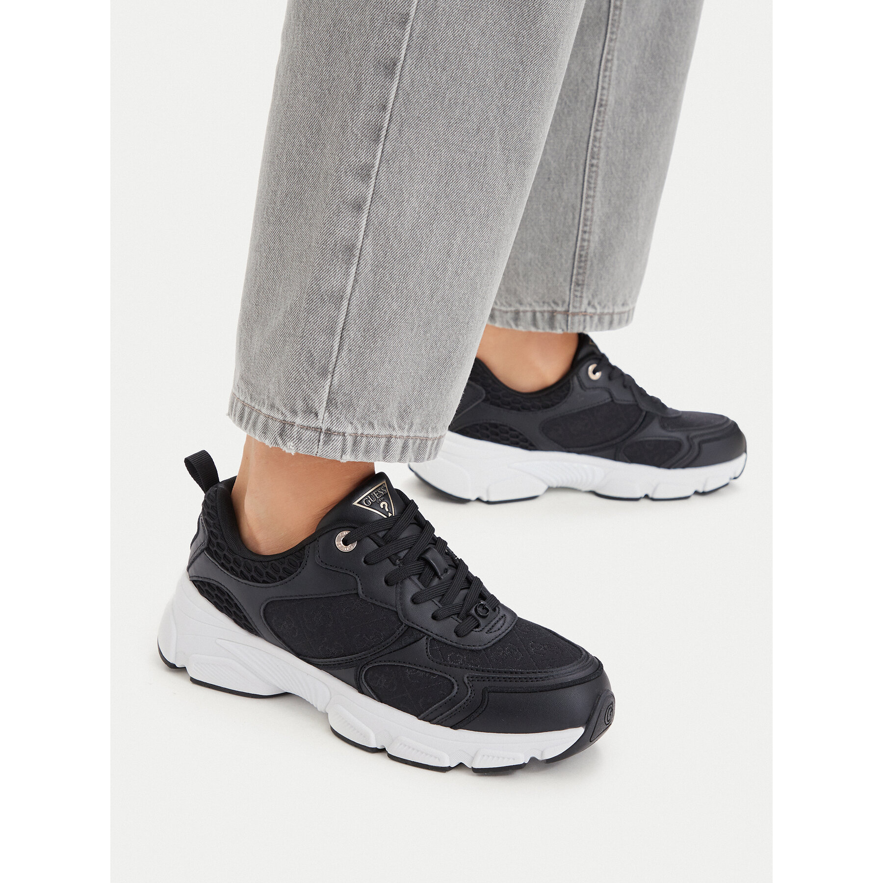 Sneakersy Guess FLTIDY ELE12 Čierna