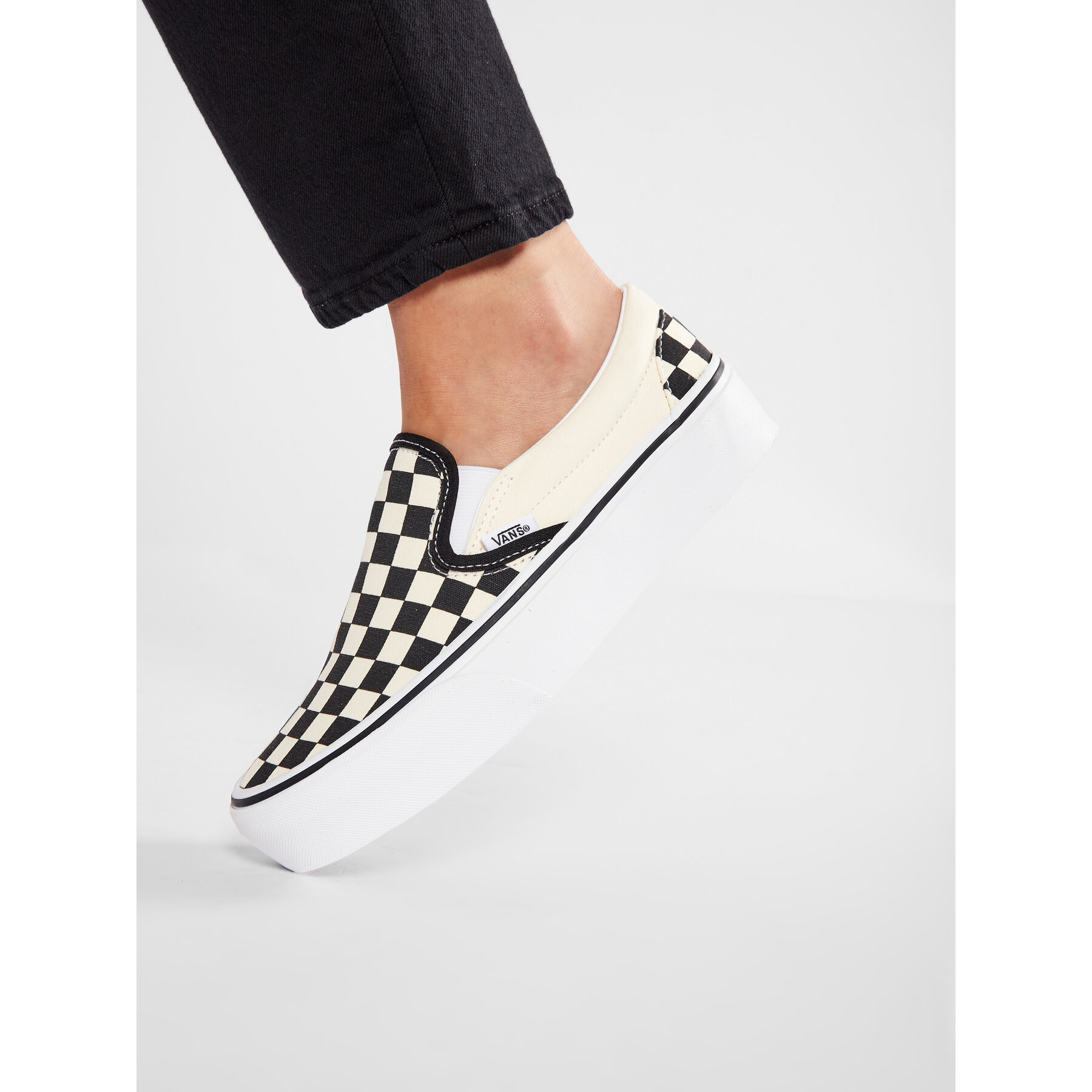 Tenis superge Vans Classic Slip-On P VN00018EBWW Bela