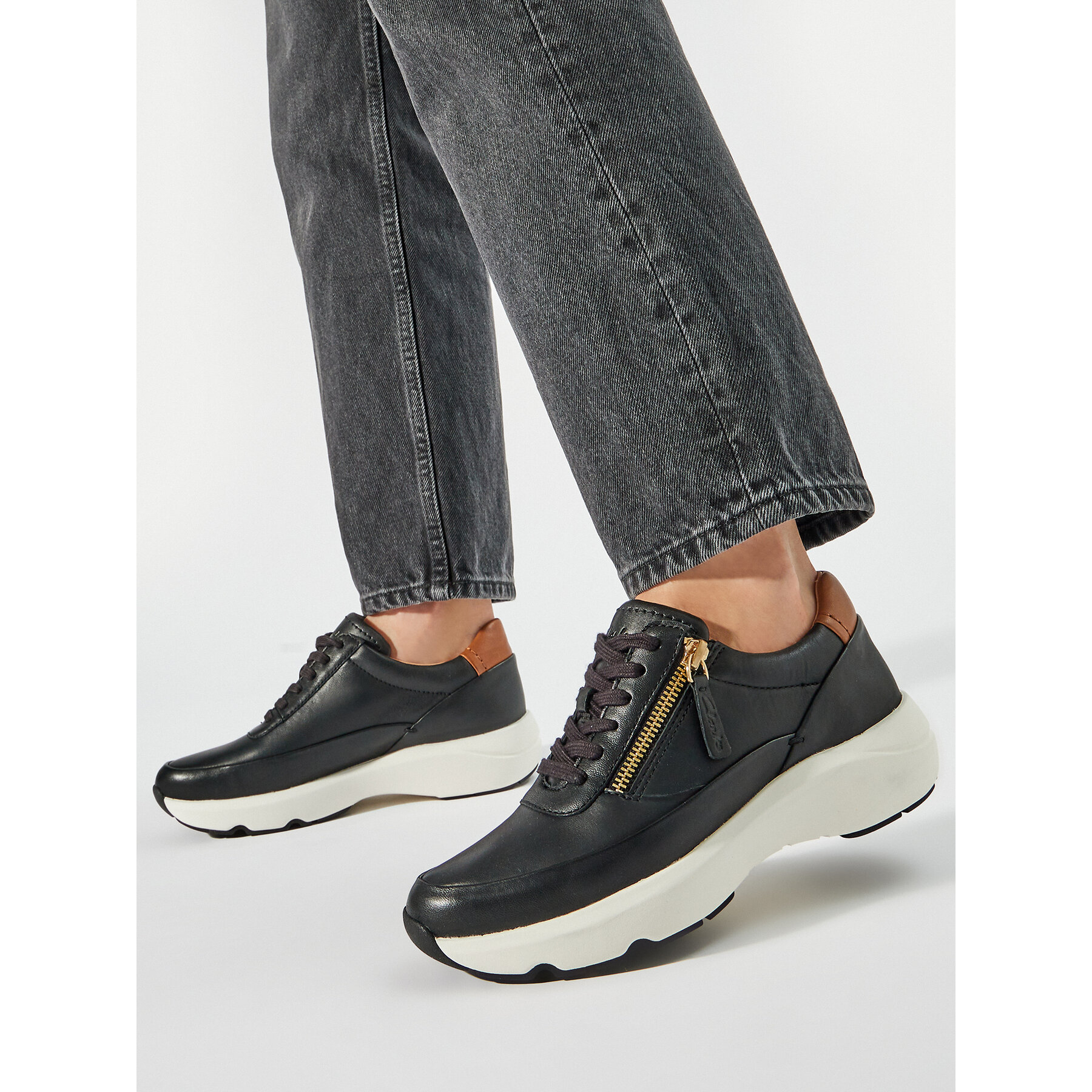 Superge Clarks Tivoli Zip 26176648 Črna