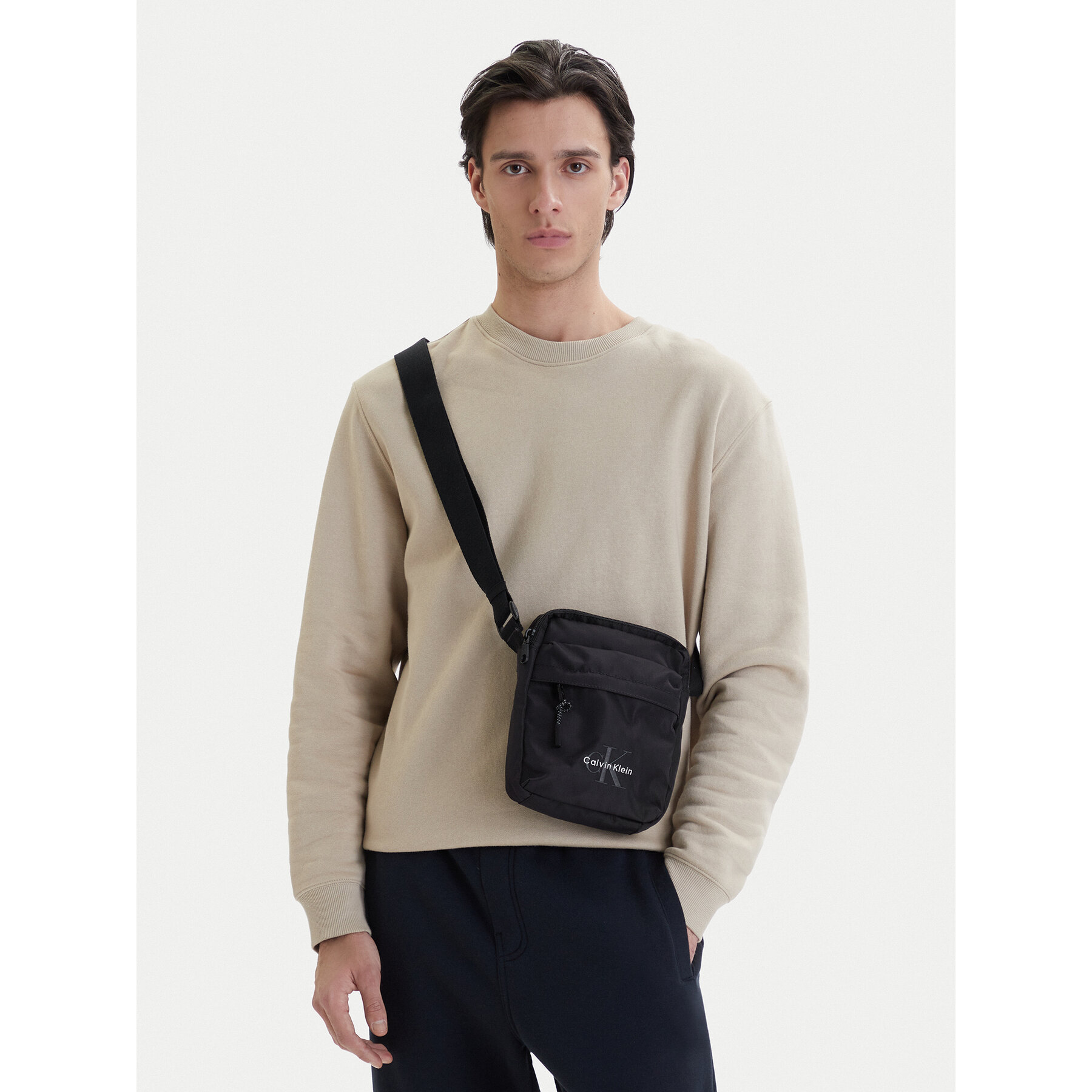 Ľadvinka Calvin Klein Bold Reporter LV04D3421G Čierna