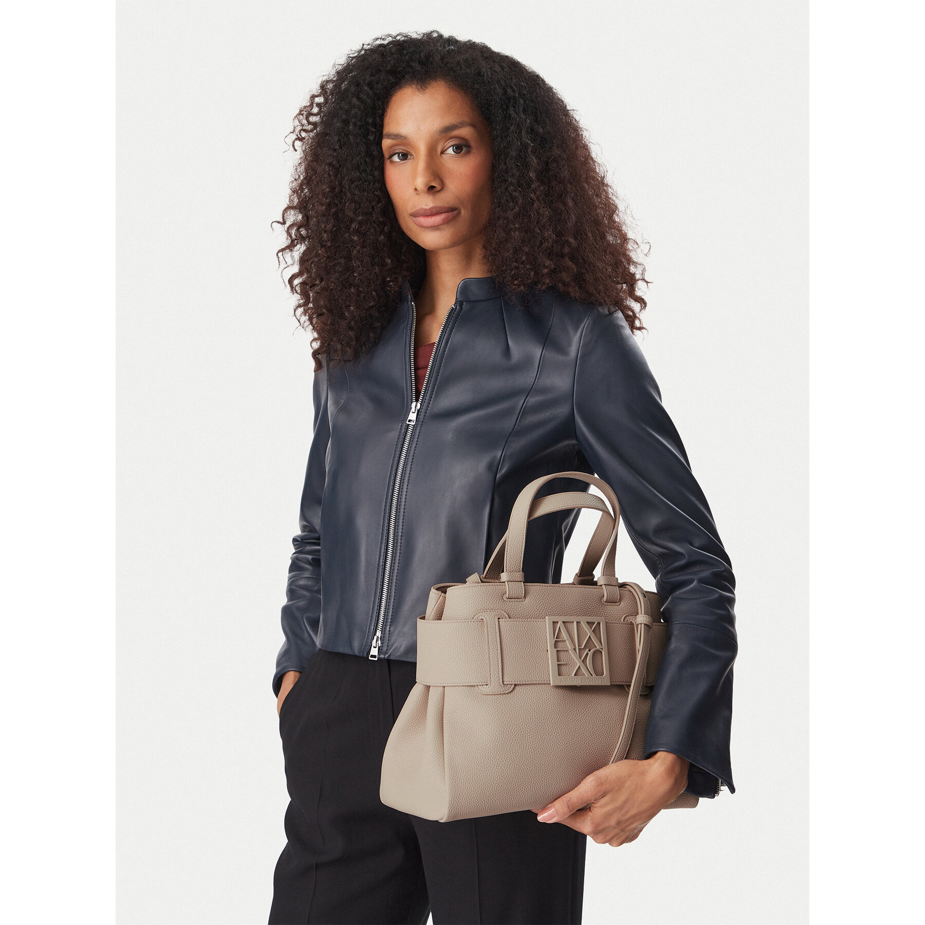 Дамска чанта Armani Exchange XW000285 AF11902 U6208 Бежов