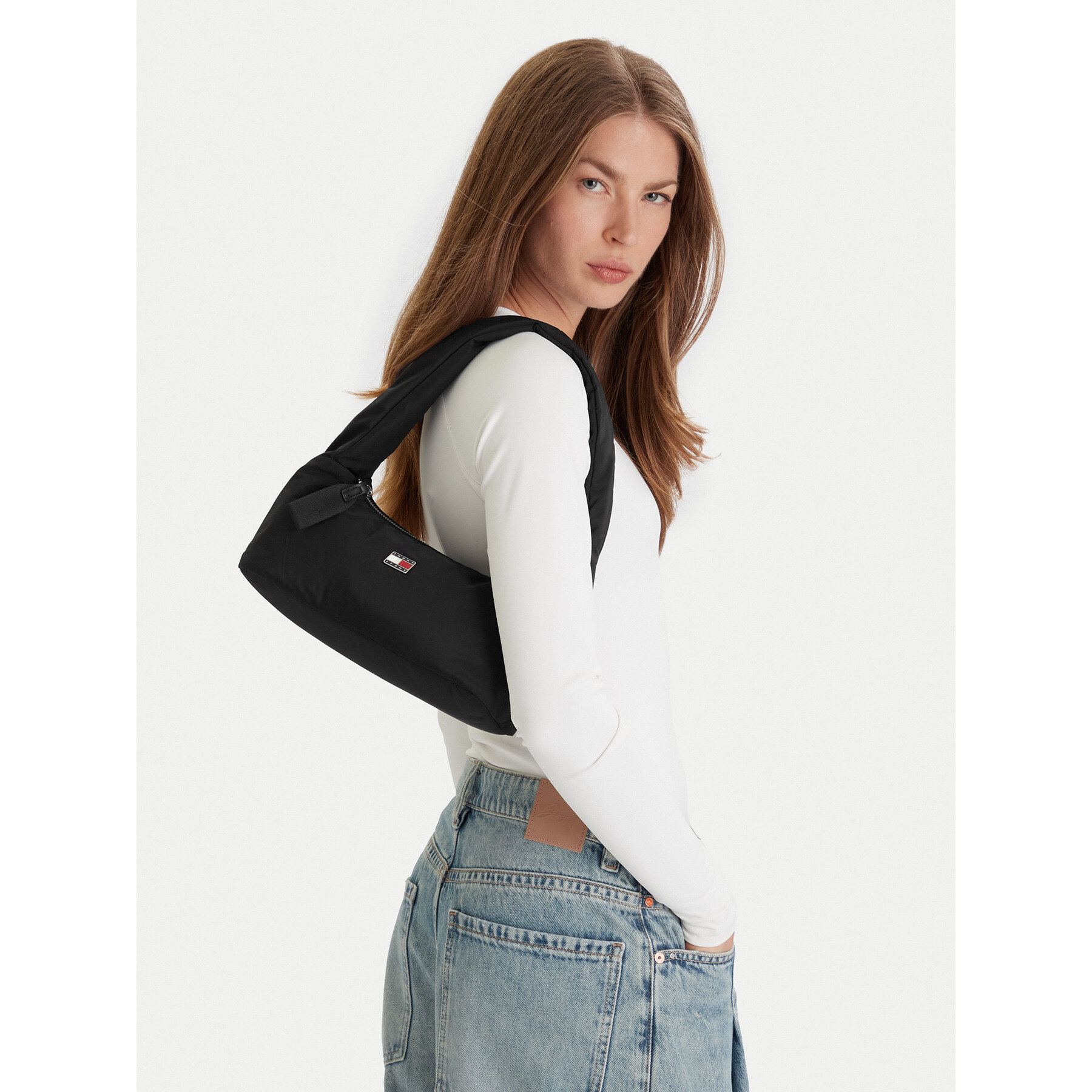 Ročna torba Tommy Jeans Tjw Urban Nylon Shoulder Bag AW0AW17886 Črna