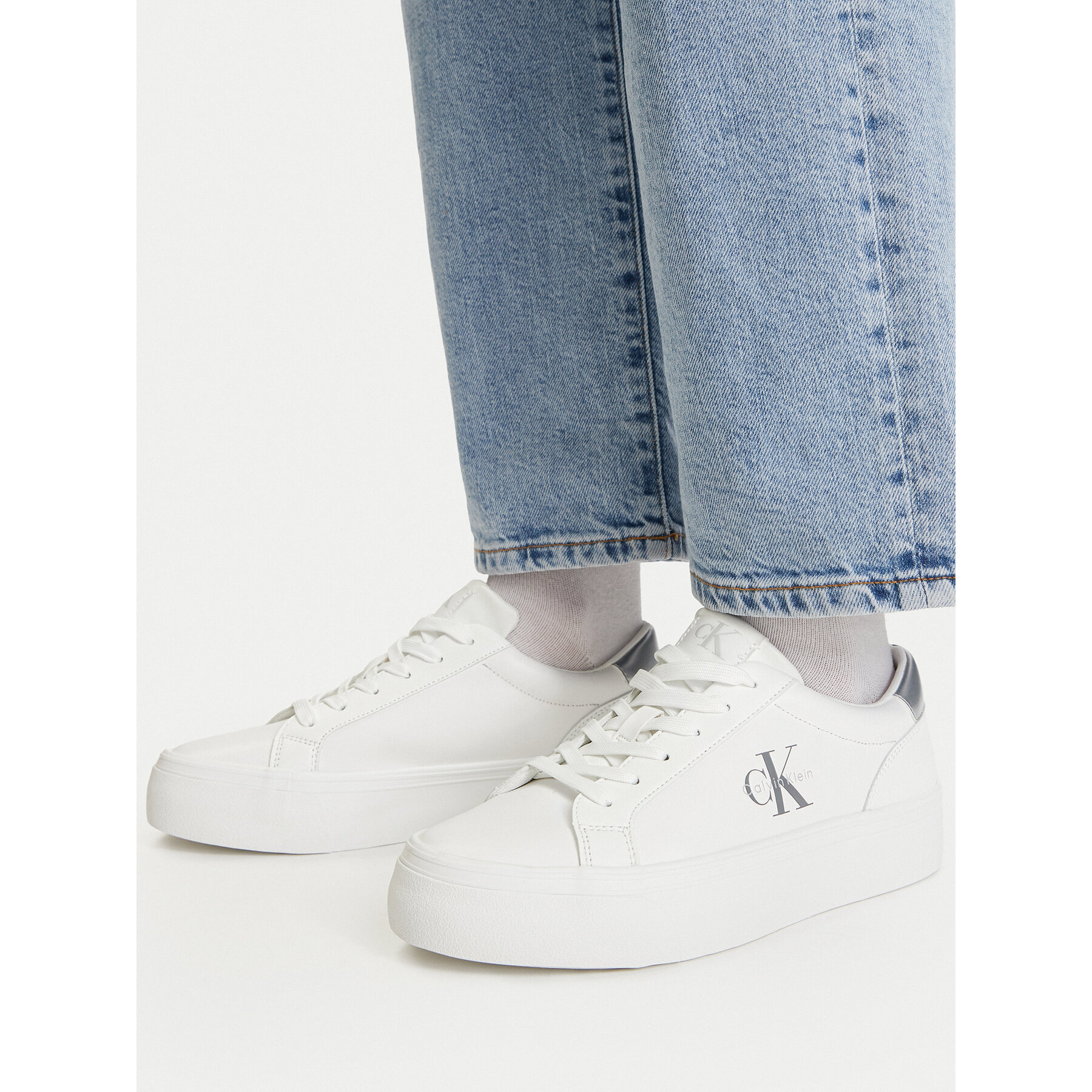 Sneakers Calvin Klein Vulc Flatf Lth Silver Logo Tag YW0YW01877 Bianco