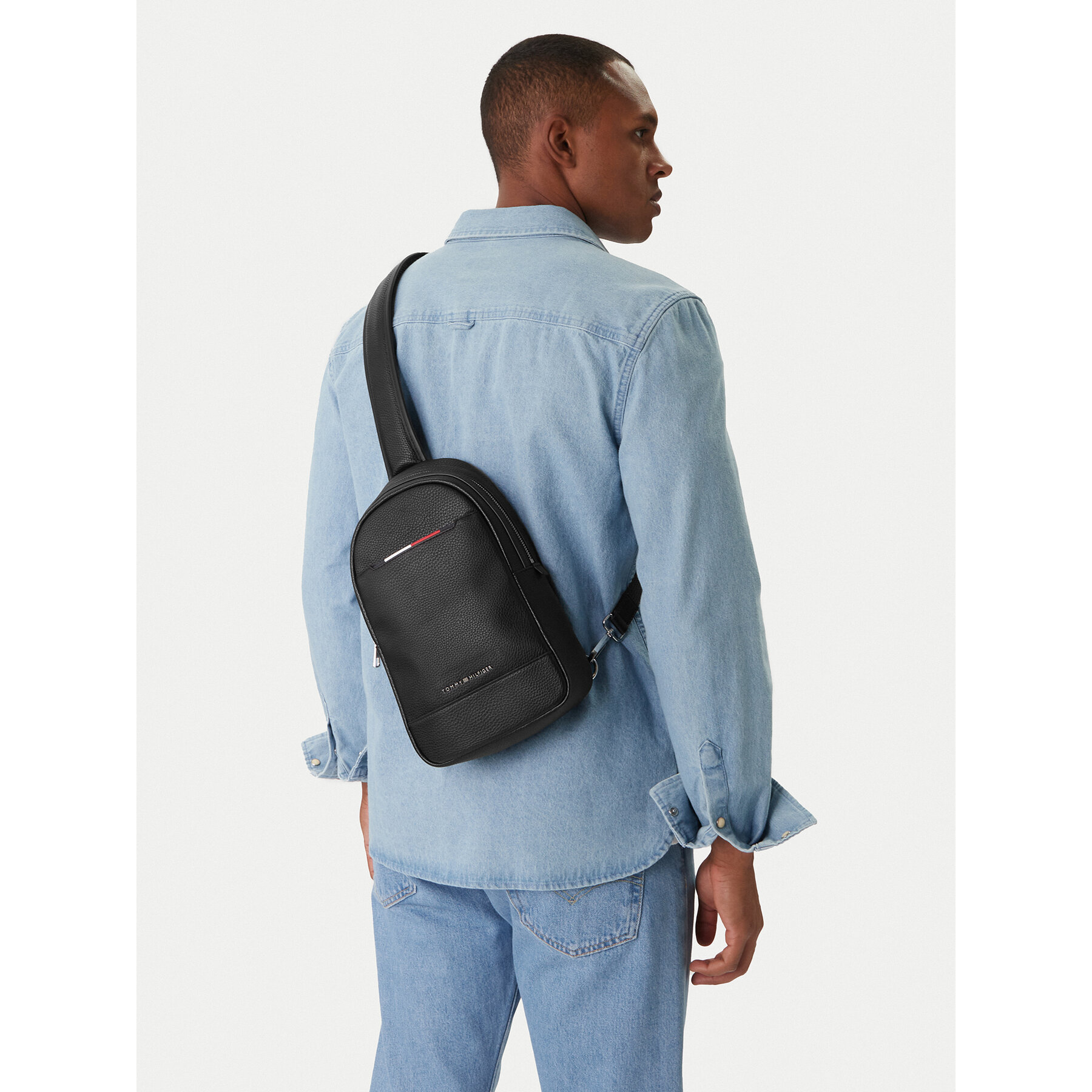 Hátizsák Tommy Hilfiger Th Central Sling Bag AM0AM13575 Fekete