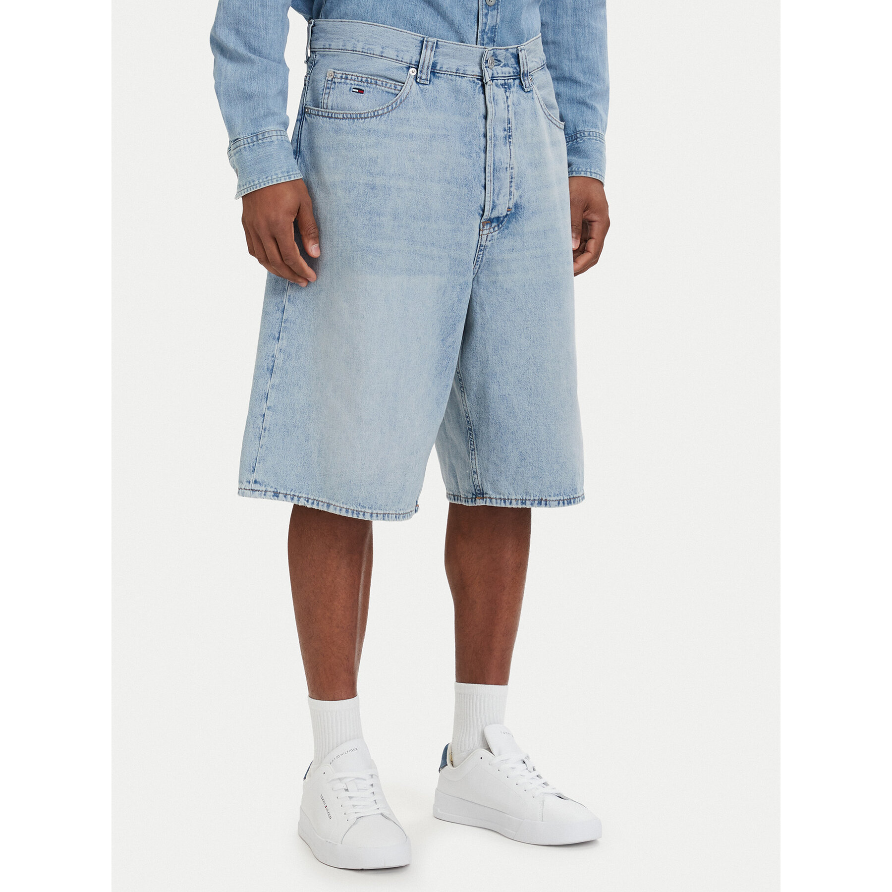 Tommy Jeans Jeansshorts Theo DM0DM23007 Hellblau Loose Fit