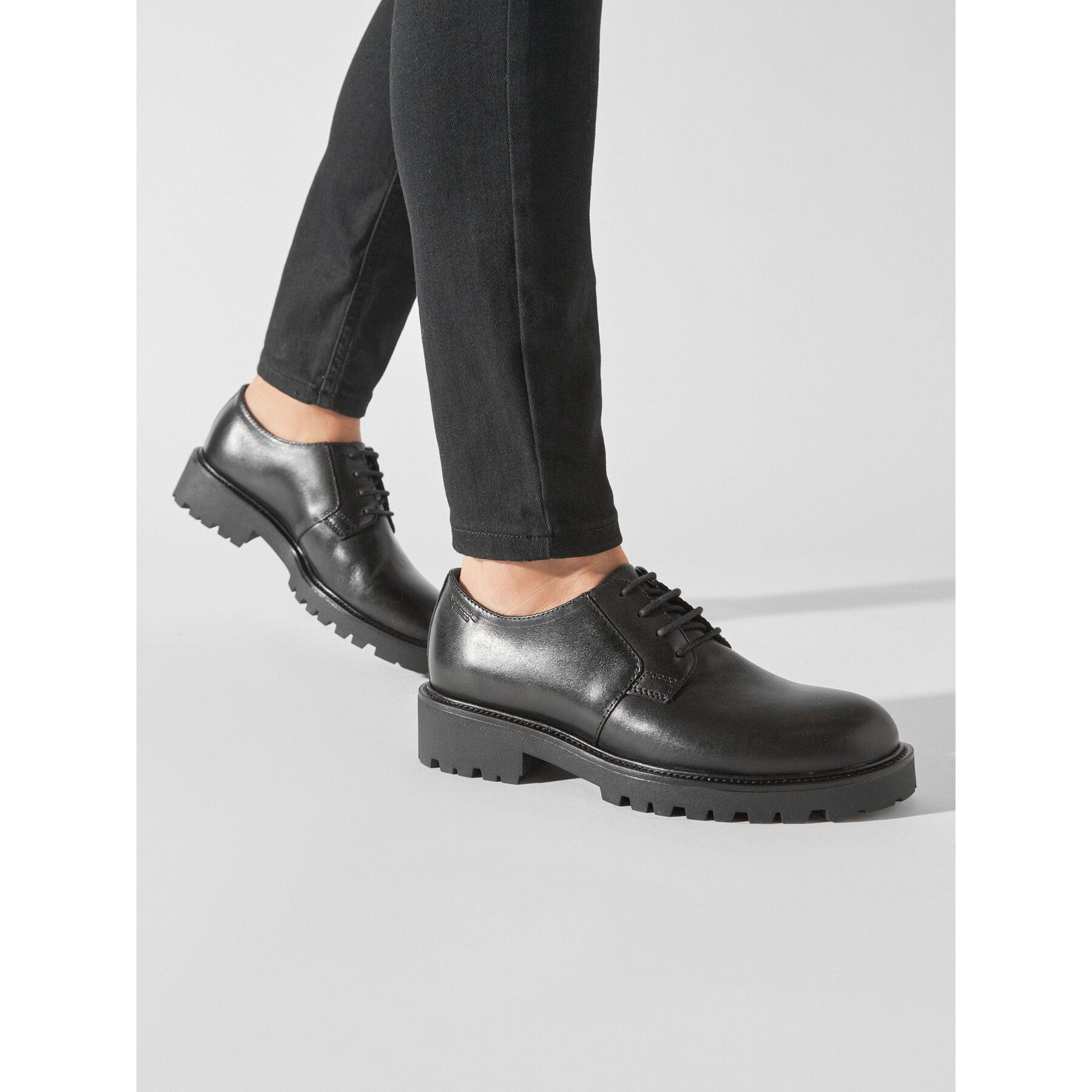 Oxfordky Vagabond Shoemakers Kenova 5241-601-20 Čierna