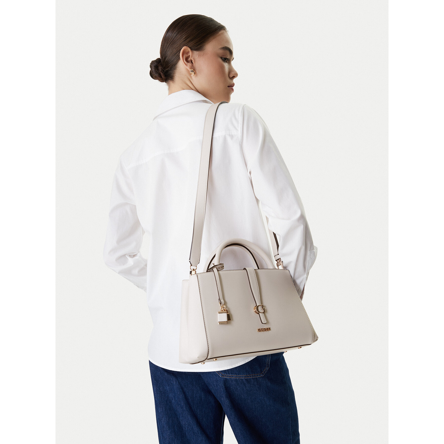 Дамска чанта Guess Carrie HWVG98 96060 Екрю