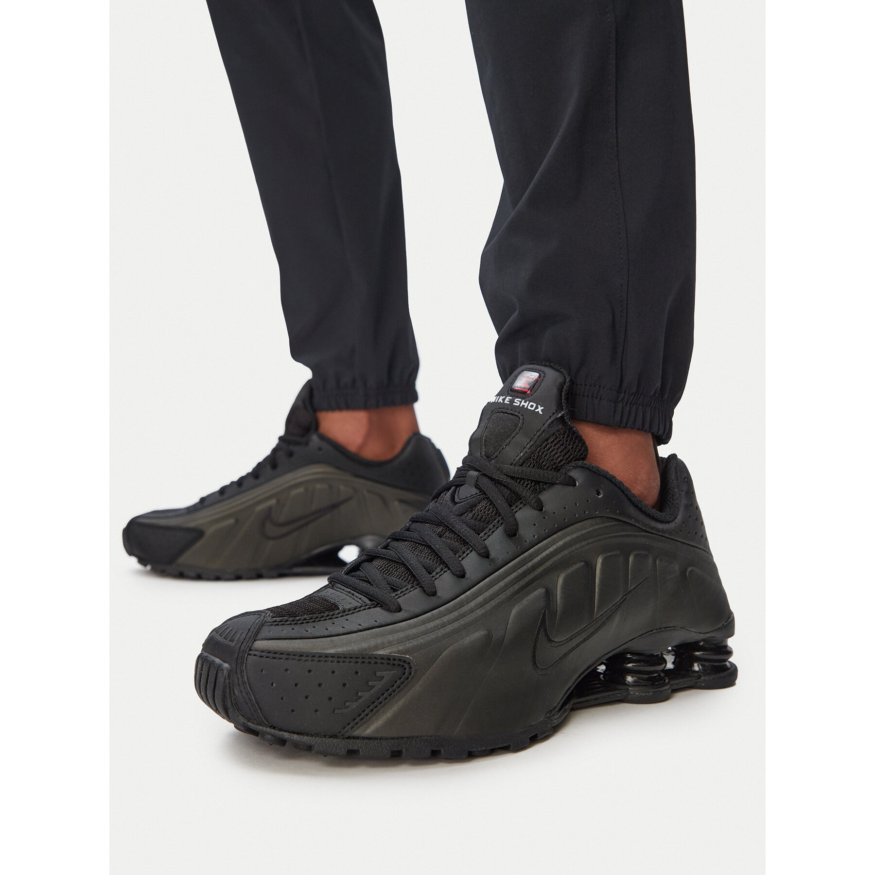 Superge Nike Shox R4 HQ1988 Črna