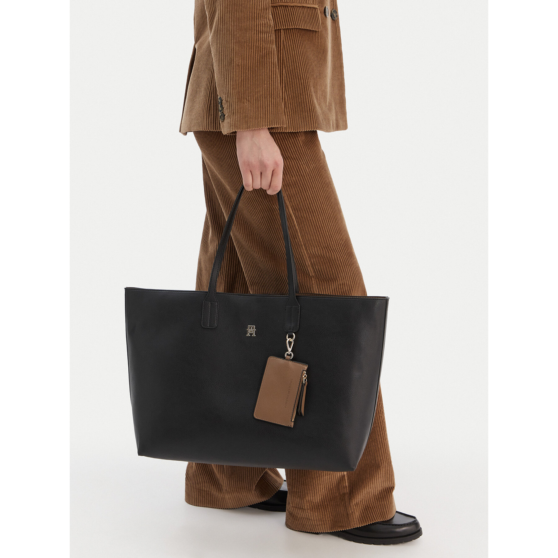 Ročna torba Tommy Hilfiger Th Icon Tote AW0AW18173 Črna