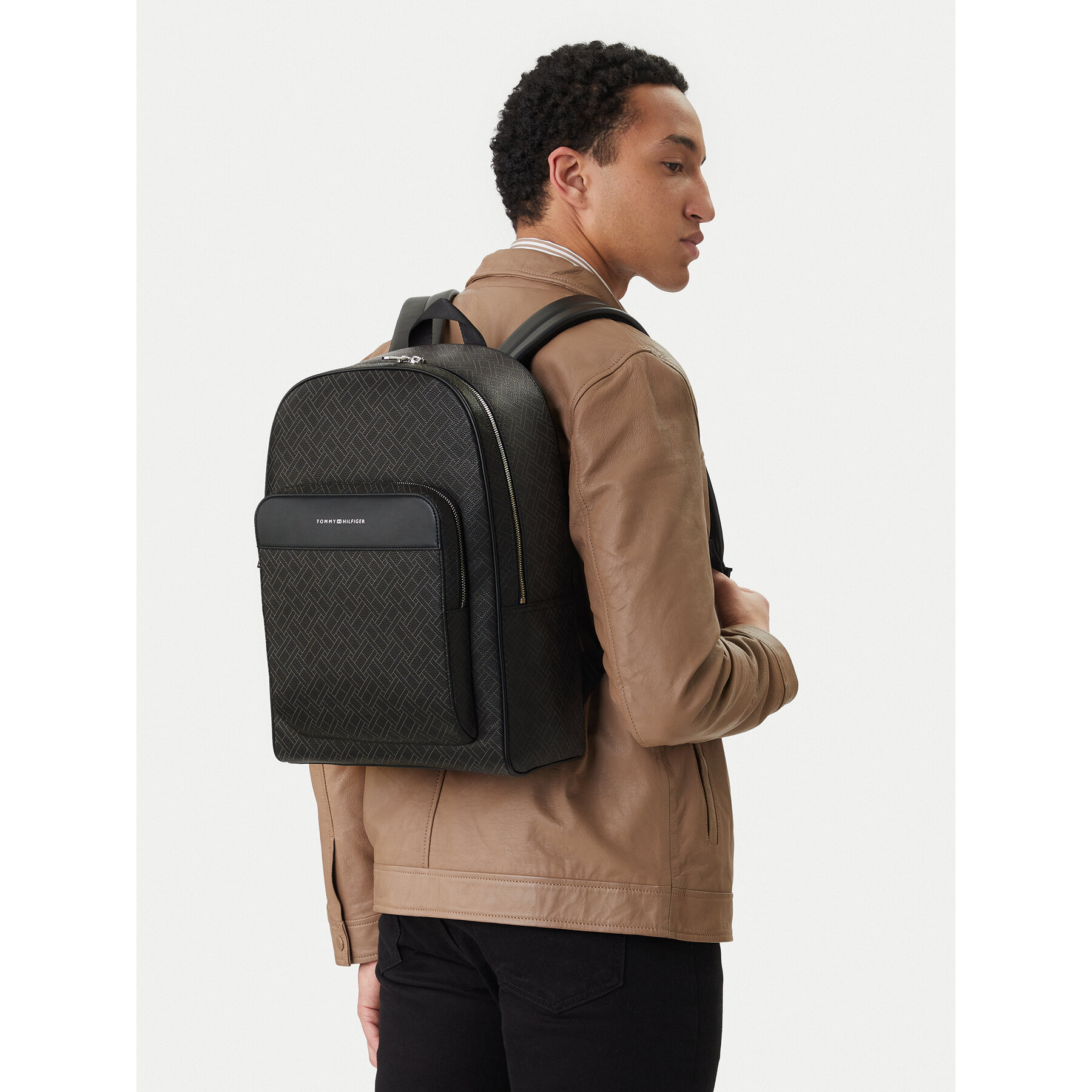 Nahrbtnik Tommy Hilfiger Th Flag Monogram Backpack AM0AM14137 Črna