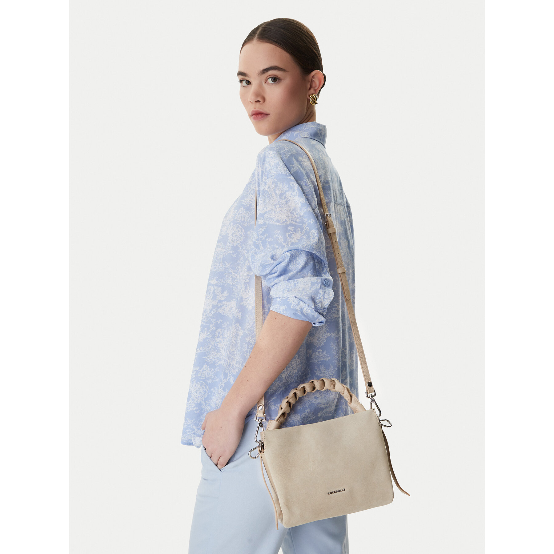 Geantă Coccinelle P6P Boheme Suede Bimaterial E1 P6P 58 01 01 Maro