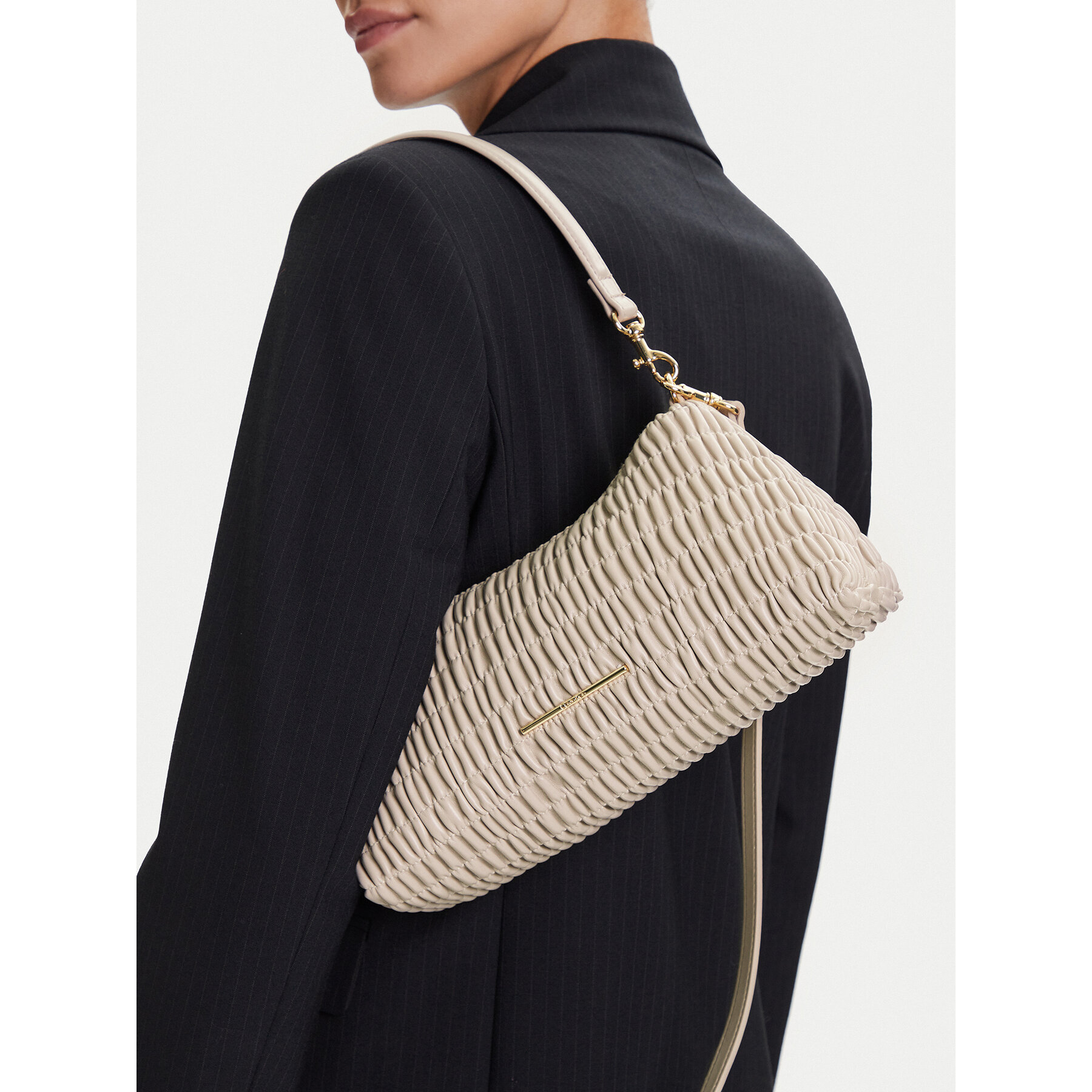 Táska Calvin Klein Ruched Drop Shoulder Bag LV04K3088G Bézs