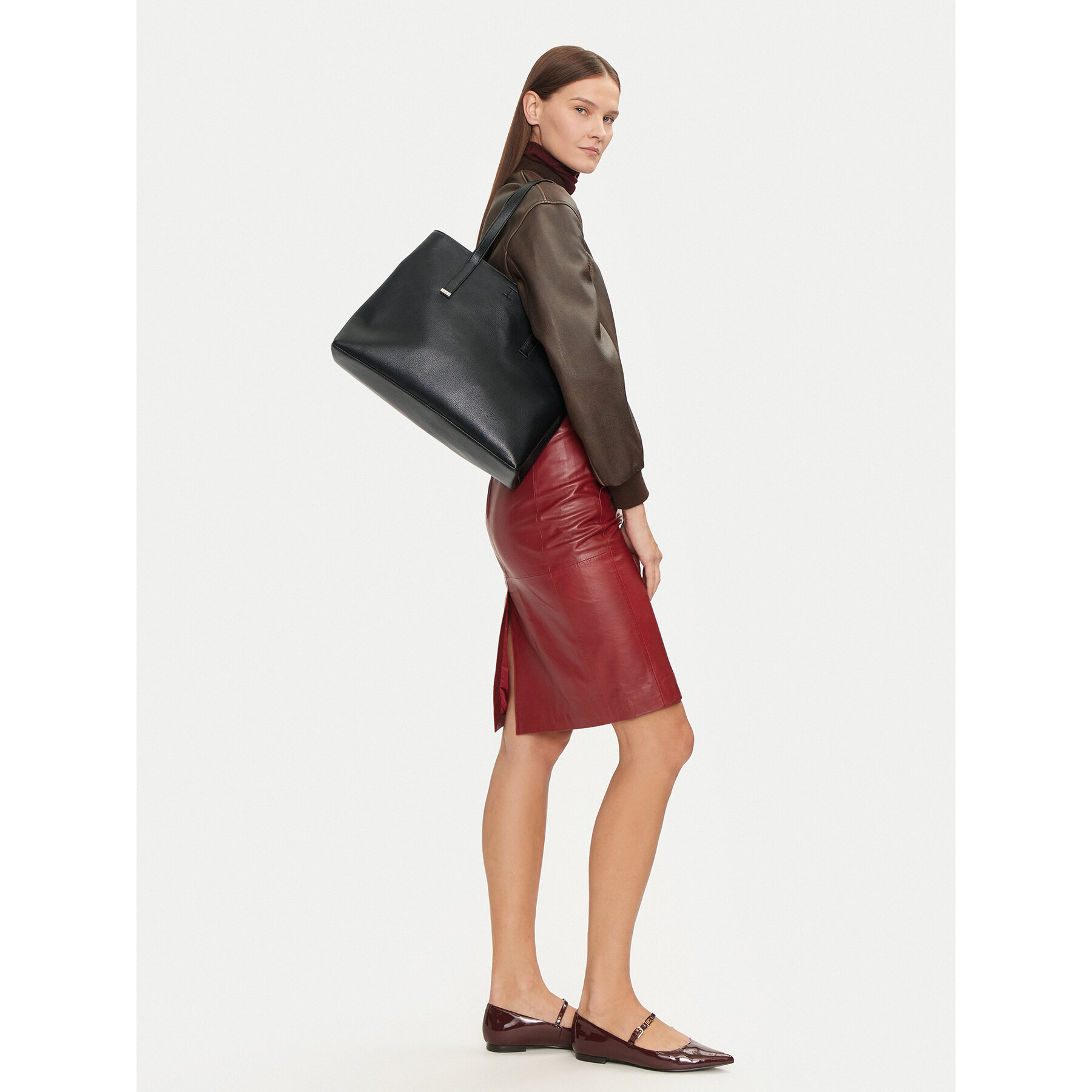 Ročna torba Calvin Klein Ck Plaque Medium Shopper K60K612782 Črna