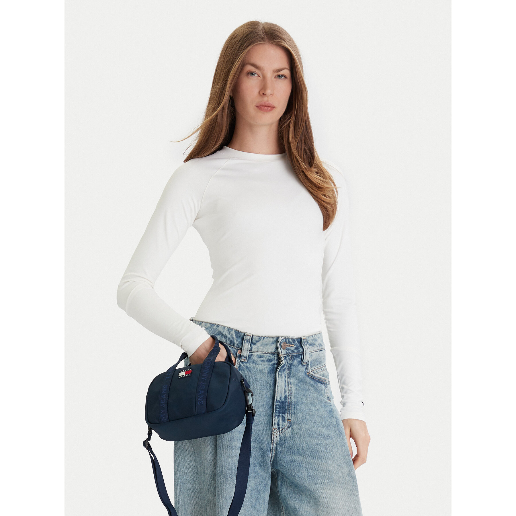 Táska Tommy Jeans Tjw Ess Daily Crossover AW0AW17889 Sötétkék