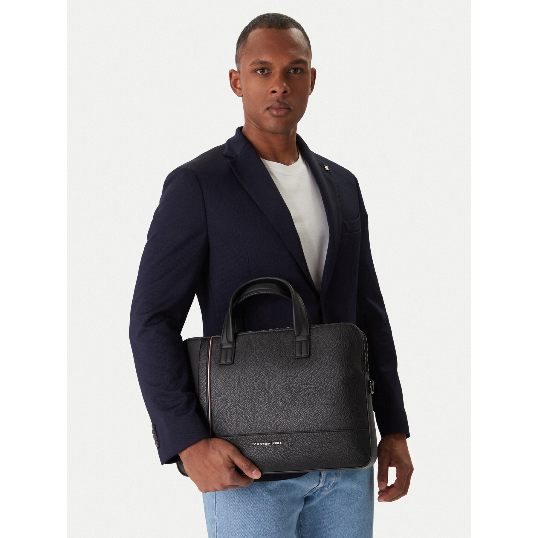 Geantă pentru laptop Tommy Hilfiger Th Central Slim Computer Bag AM0AM13631 Negru