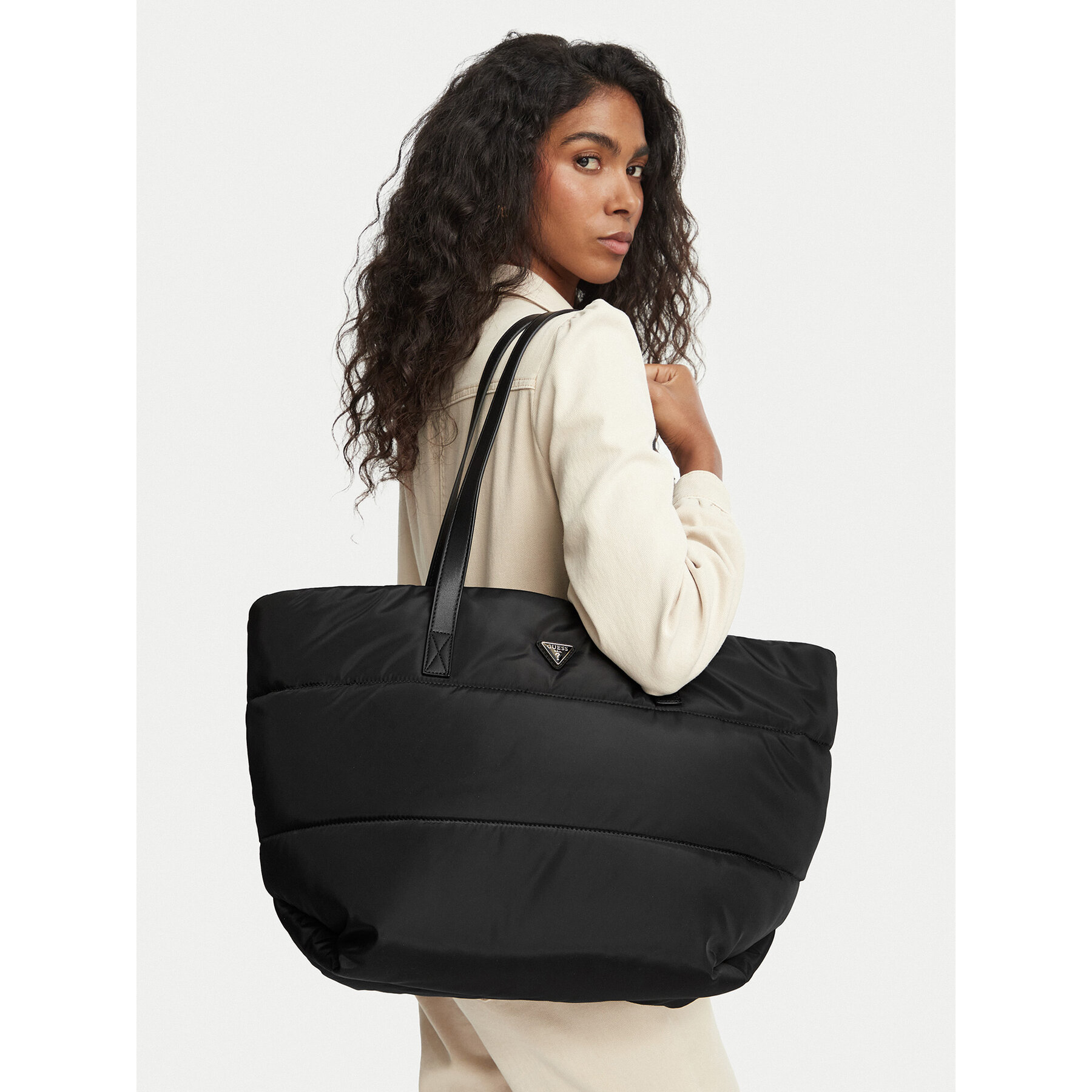 Дамска чанта Guess Annette Travel TWQN97 37024 Черен