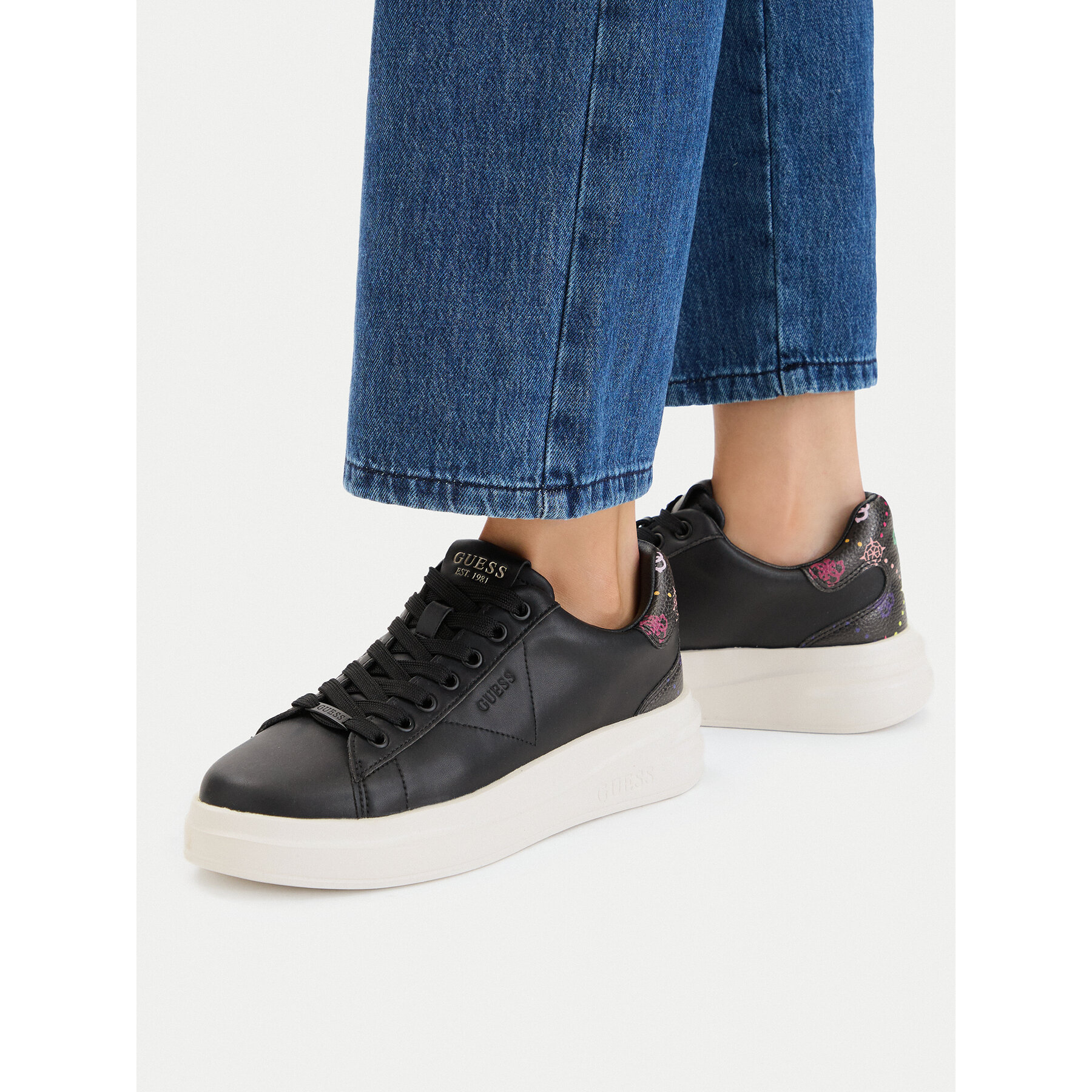Sneakersy Guess FLPE11 LEA12 Čierna
