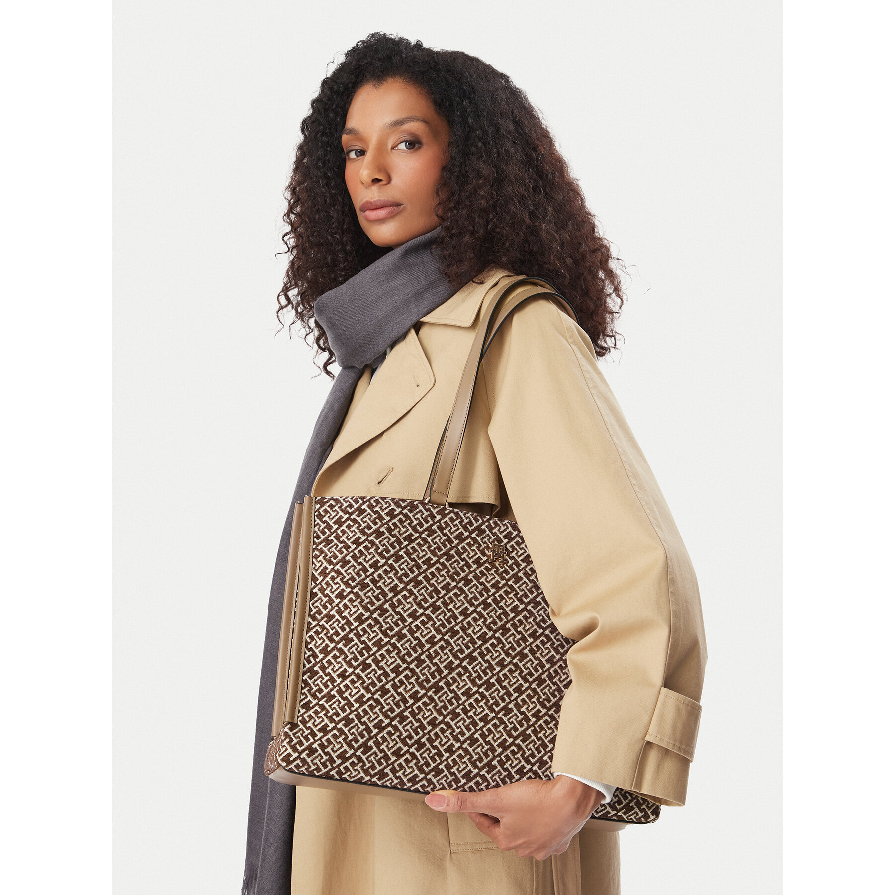 Geantă Tommy Hilfiger Th Jacquard Tote AW0AW19009 Maro