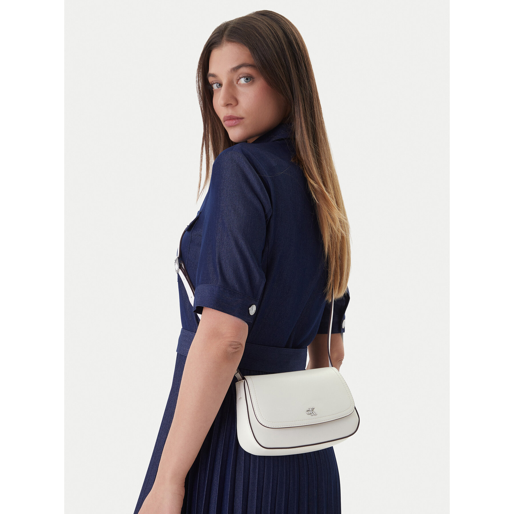 Táska Calvin Klein Ck Flap Camera Bag LV04F3421G Fehér
