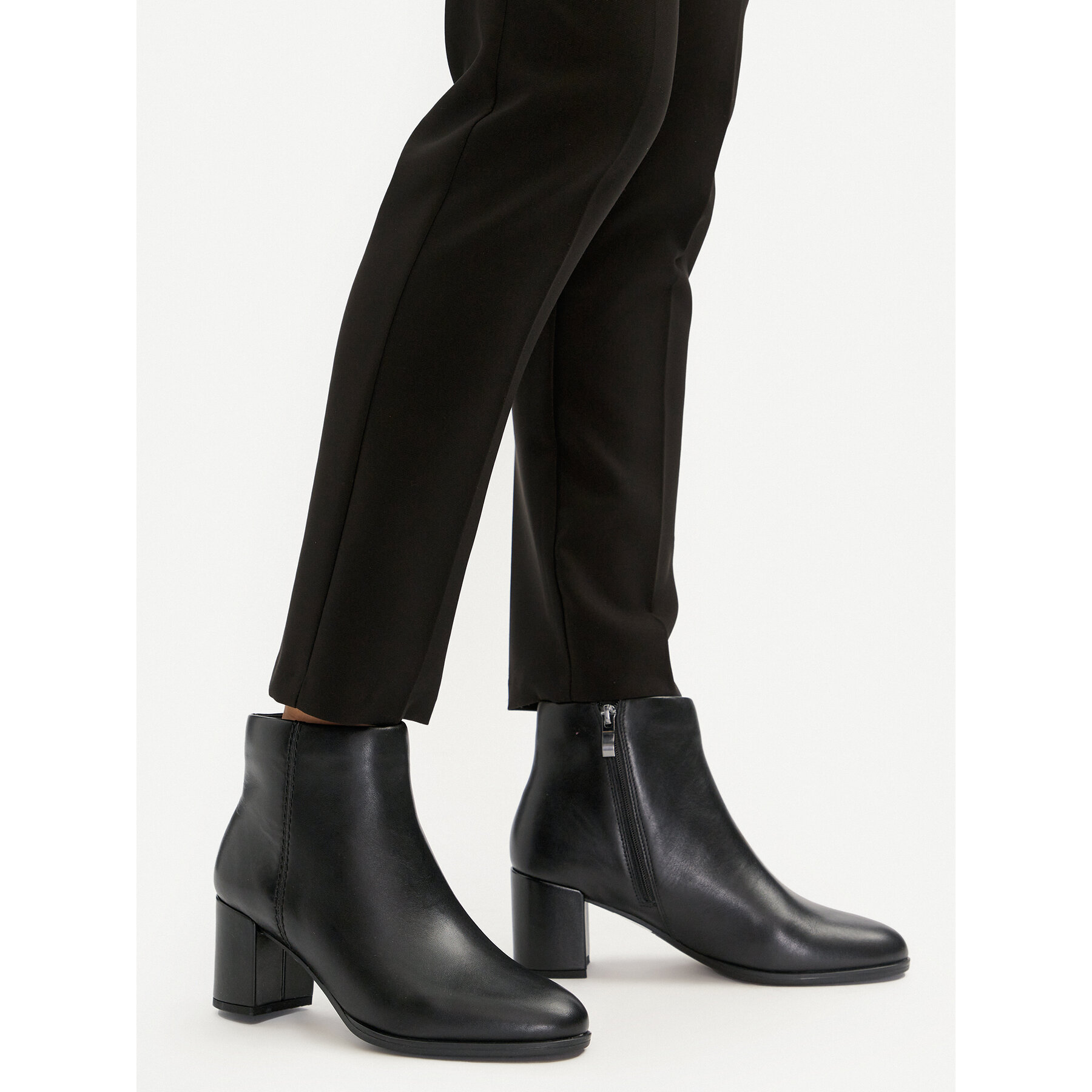Členková obuv Clarks Freva55 Zip 261747974 Čierna