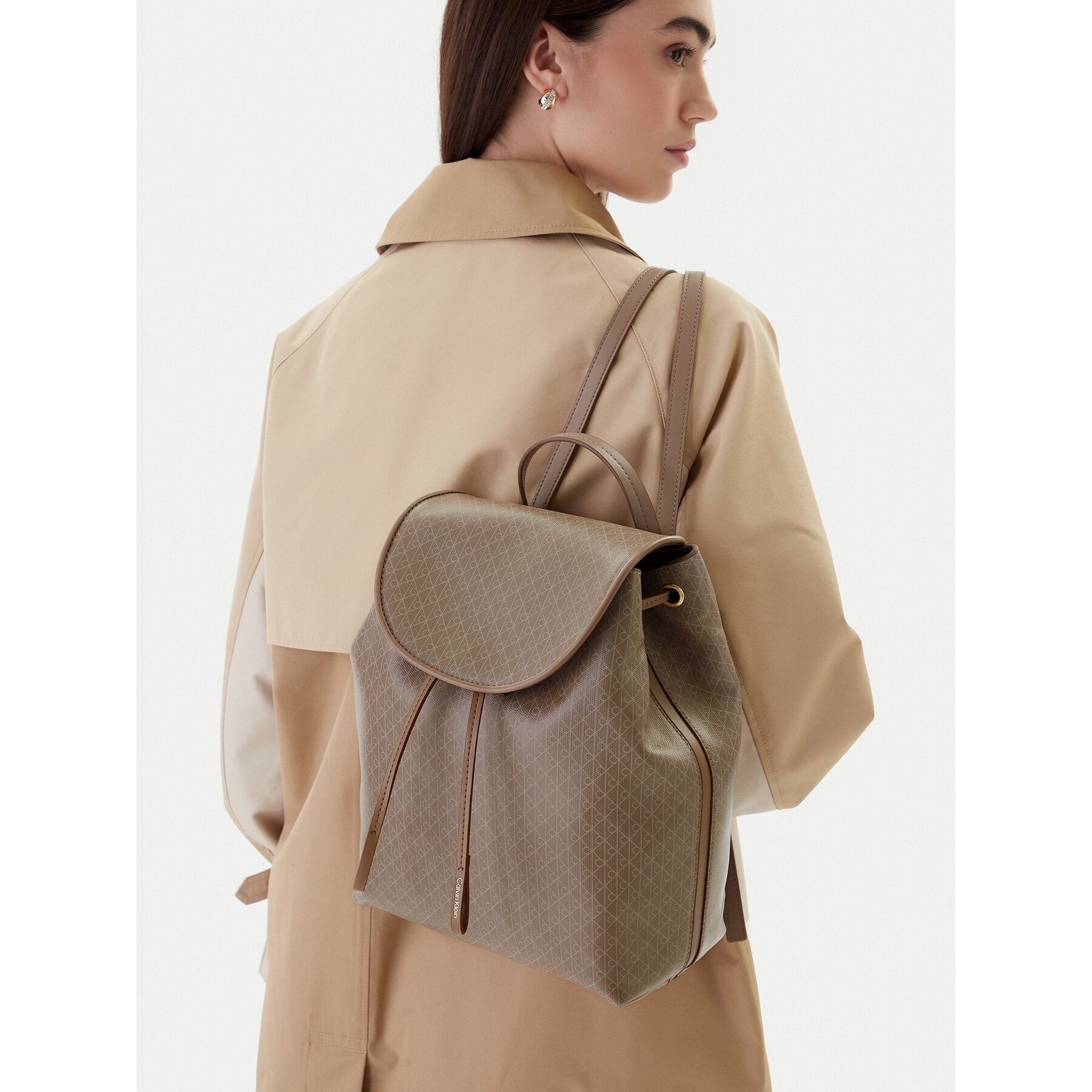 Hátizsák Calvin Klein Emblem Aop Flap Backpack LV04F3271G Bézs