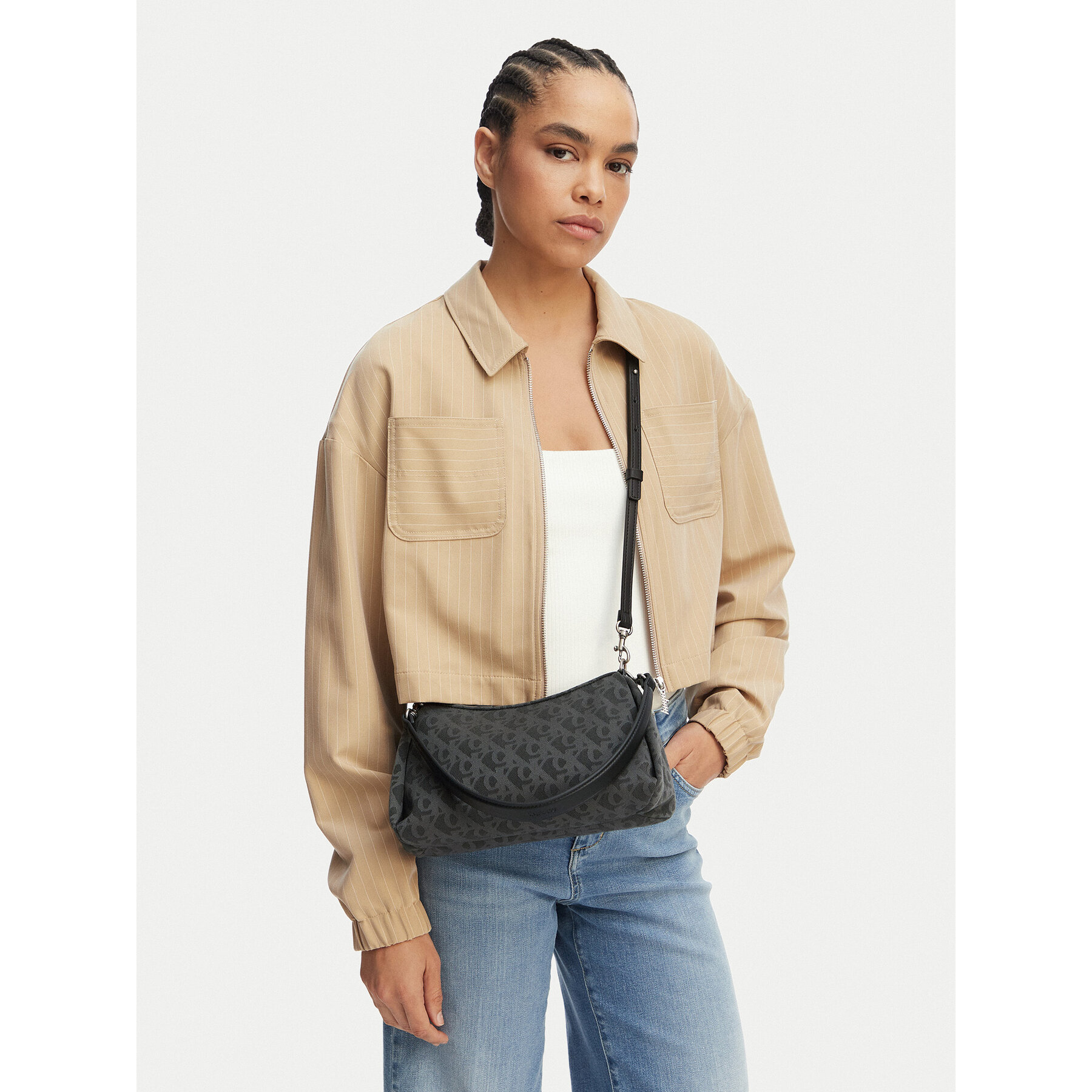 Дамска чанта Calvin Klein Jeans Ck Shoulder Bag IU0IU00737 Черен