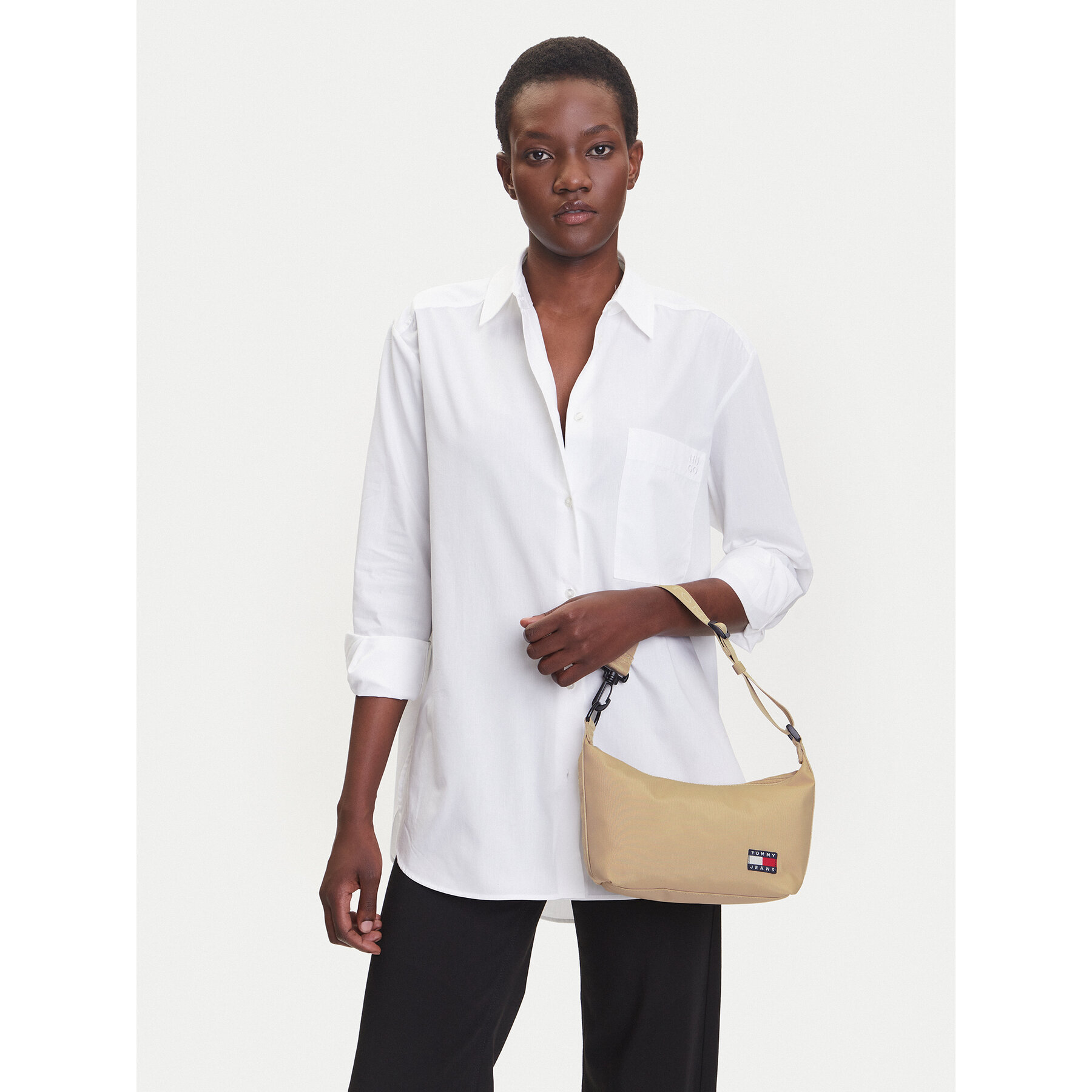 Дамска чанта Tommy Jeans Tjw Ess Daily Shoulder Bag AW0AW17287 Бежов