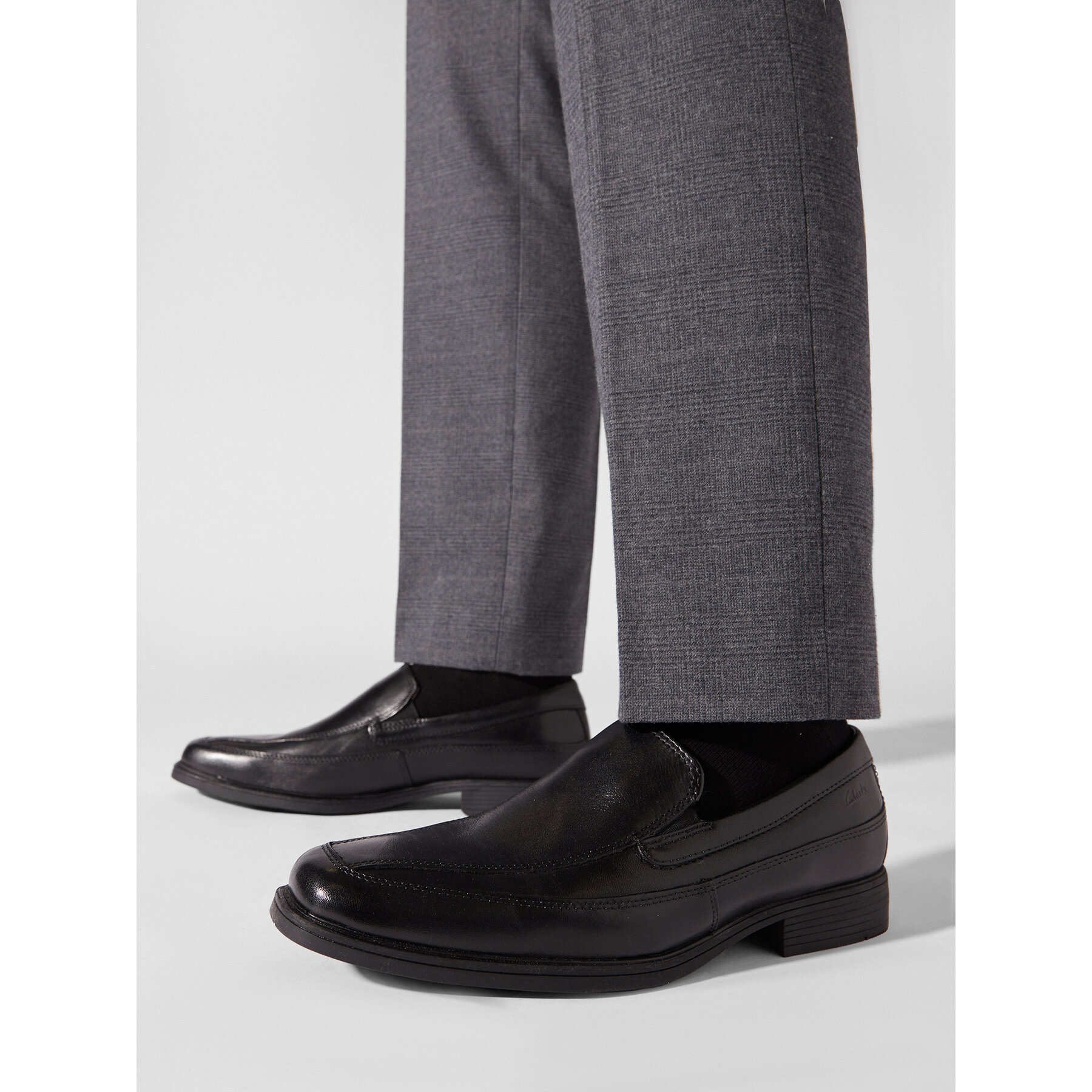 Loaferice Clarks Tilden Free 261103127 Crna