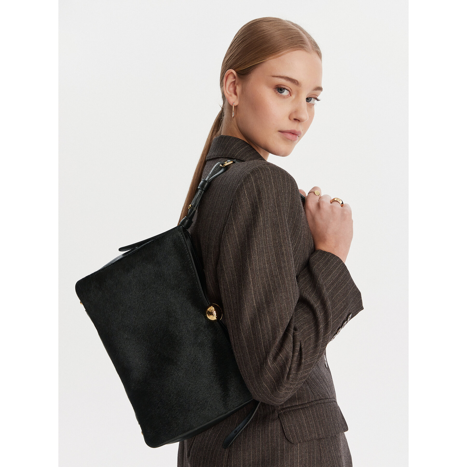 Дамска чанта Furla Sfera Soft M WB01403 BX4461 IT O6000 Черен