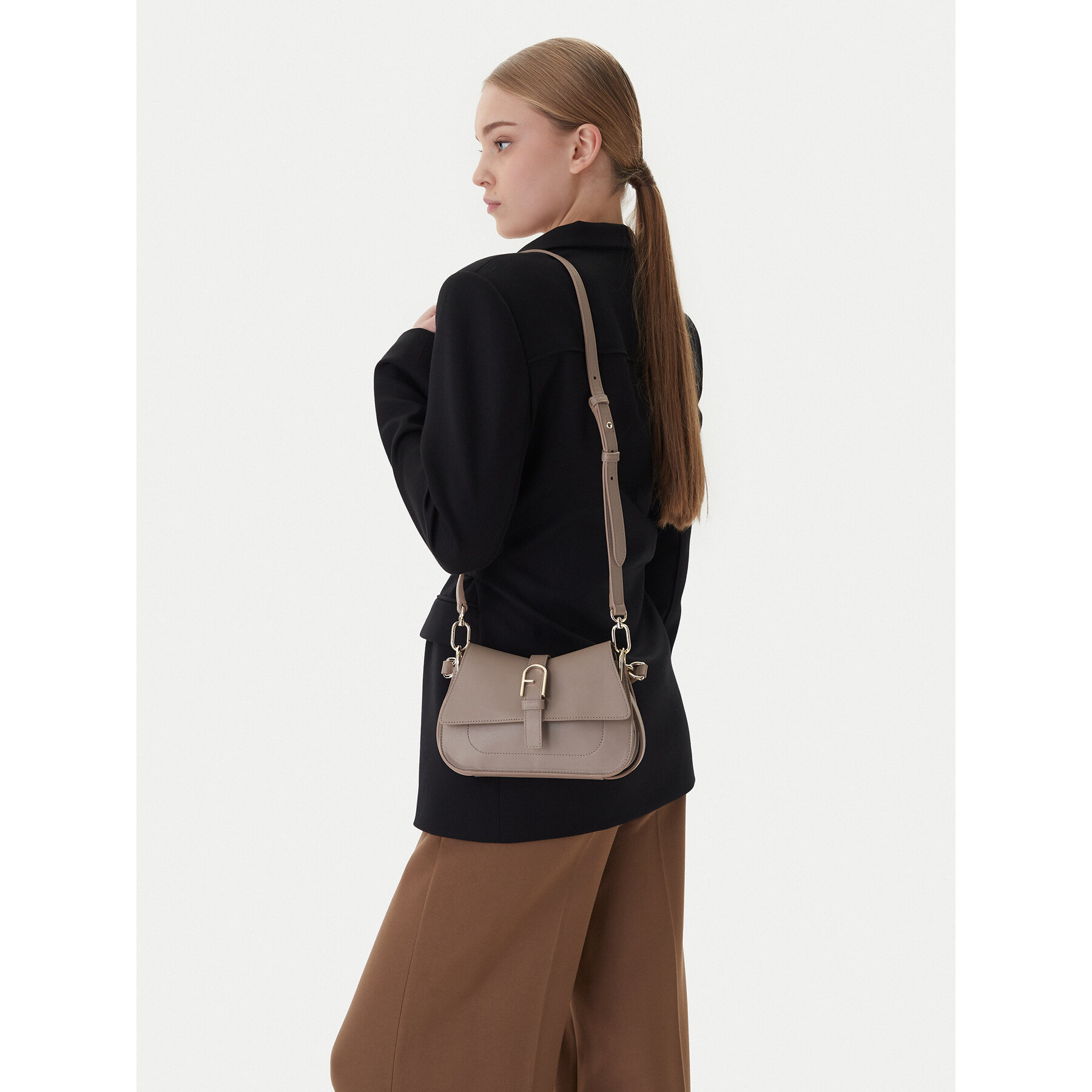 Дамска чанта Furla Flow WB01032-BX2045-1257S-1007 Бежов