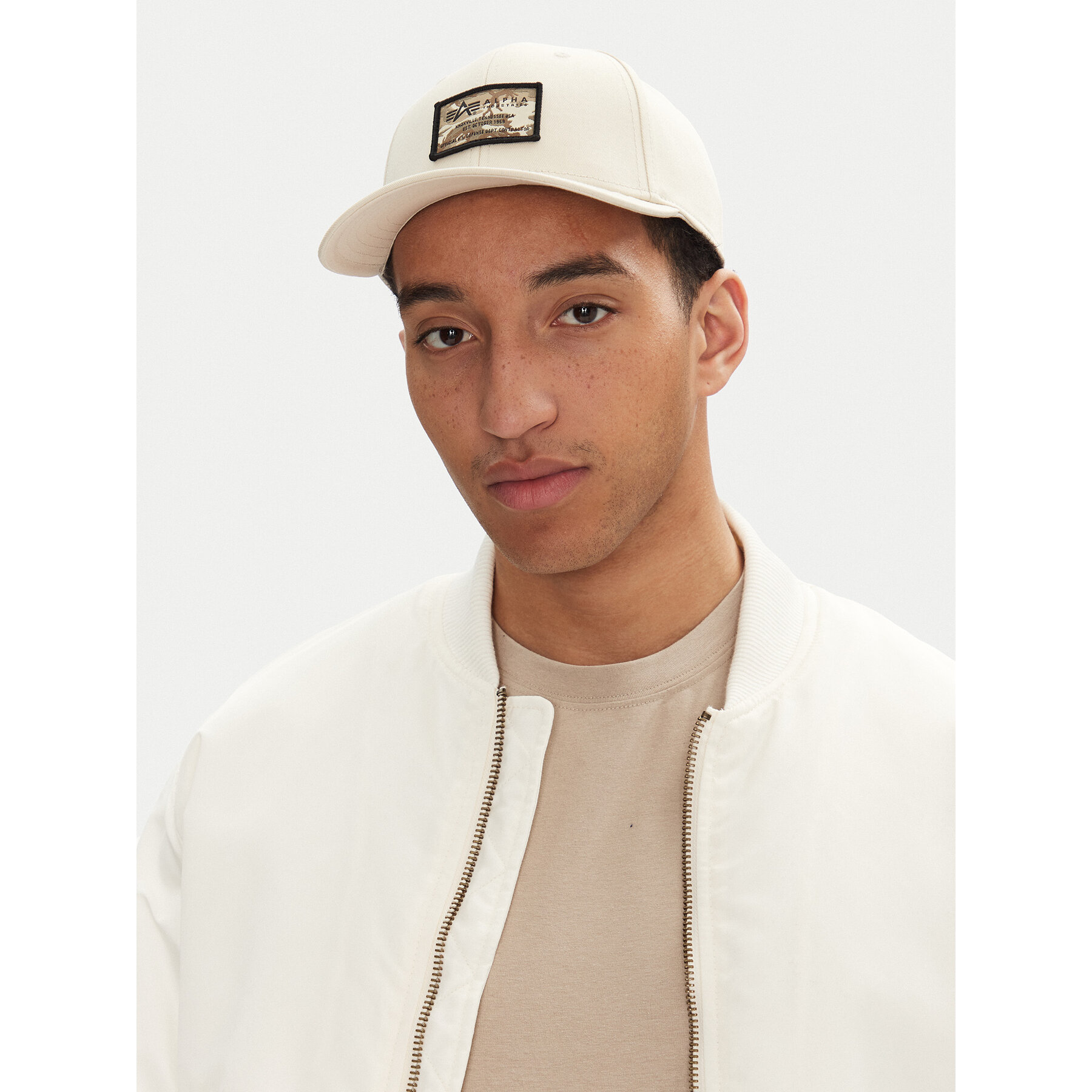 Šiltovka Alpha Industries Crew Camo 156903 Écru