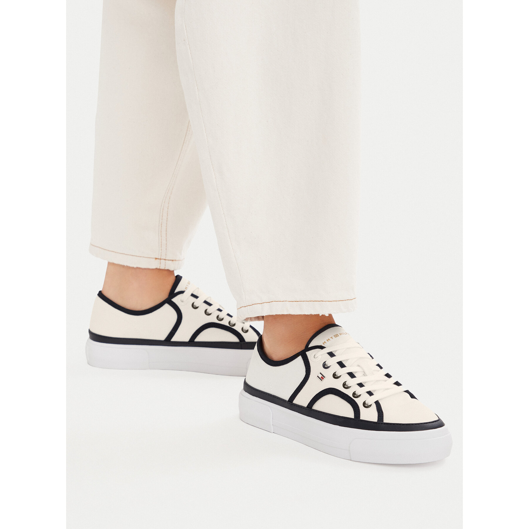 Tenisice Tommy Hilfiger Platform Vulc Piping FW0FW09394 Bijela